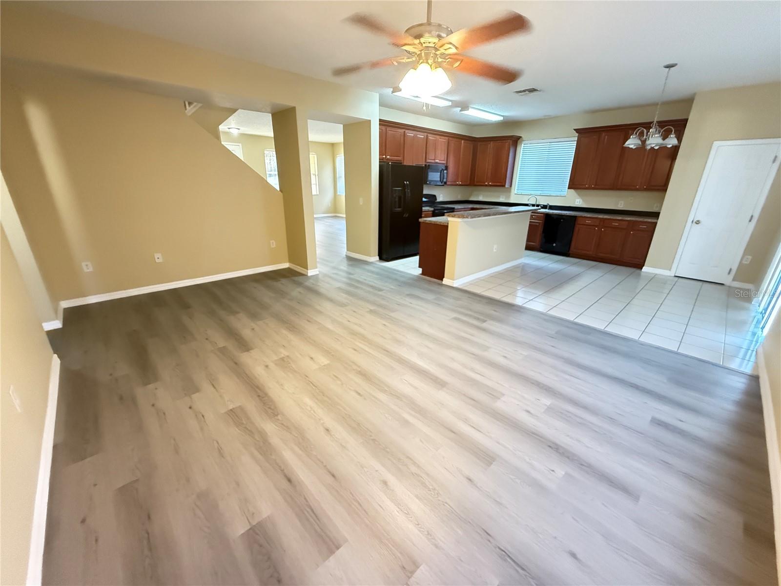 Image 6 of 32 For 10337 Stratford Pointe Avenue