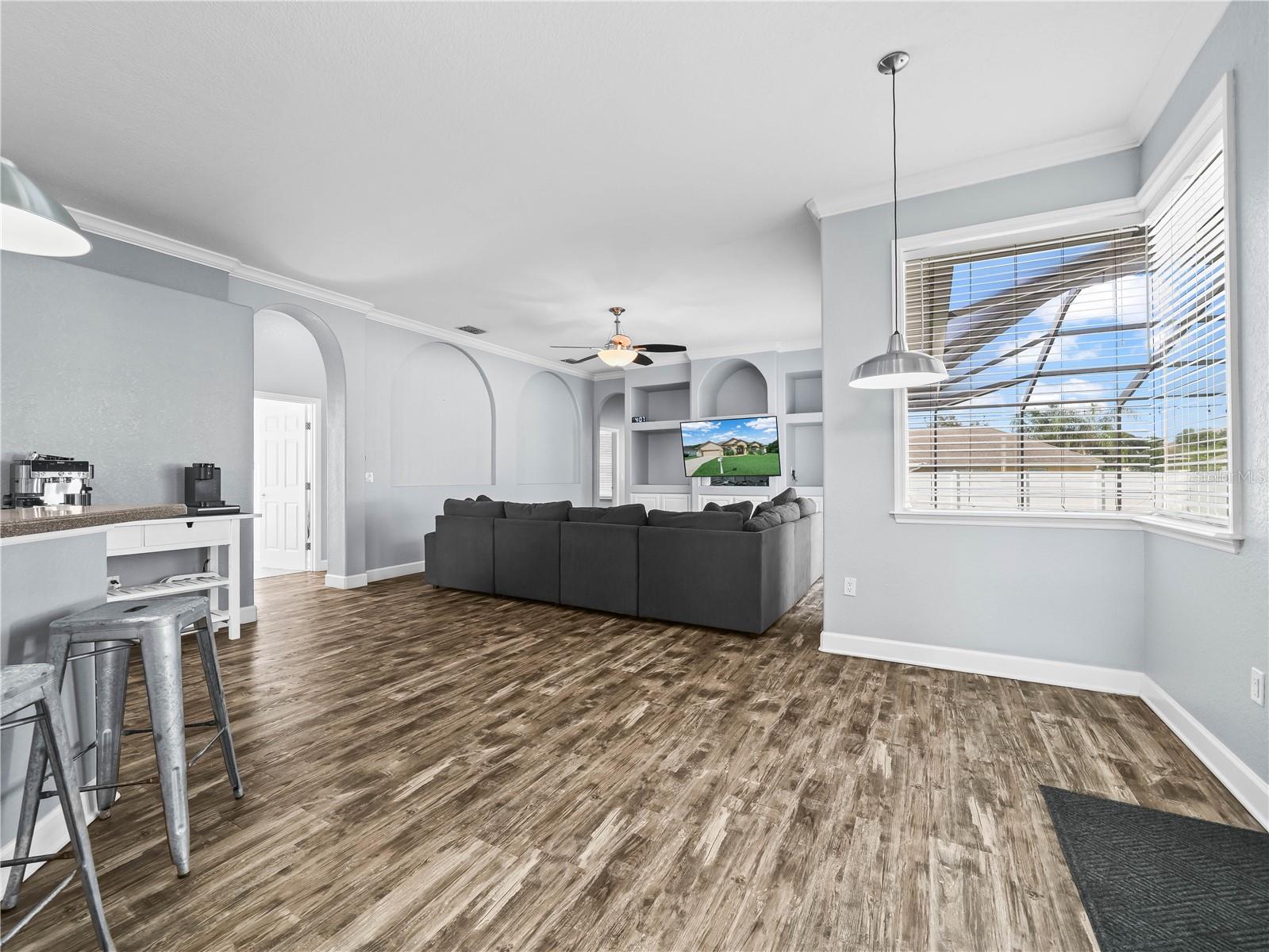 Image 11 of 56 For 319 Terranova Boulevard