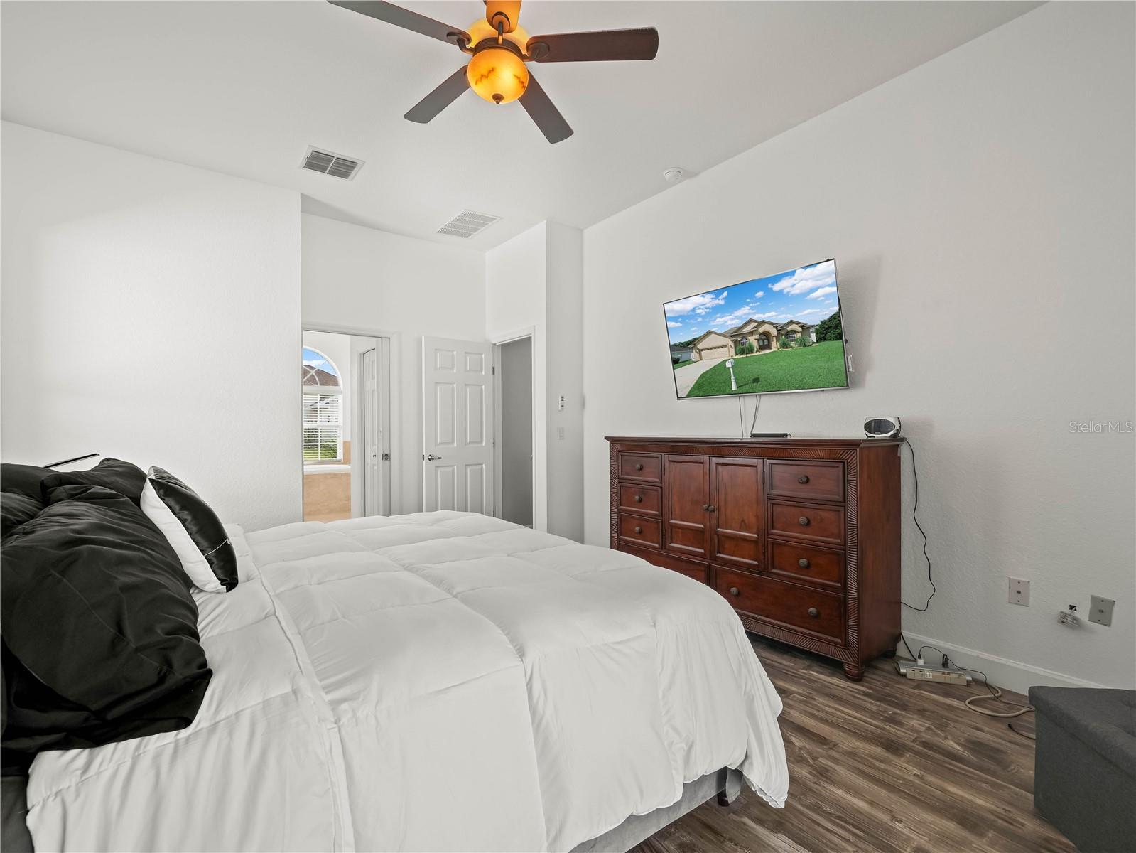 Image 21 of 56 For 319 Terranova Boulevard