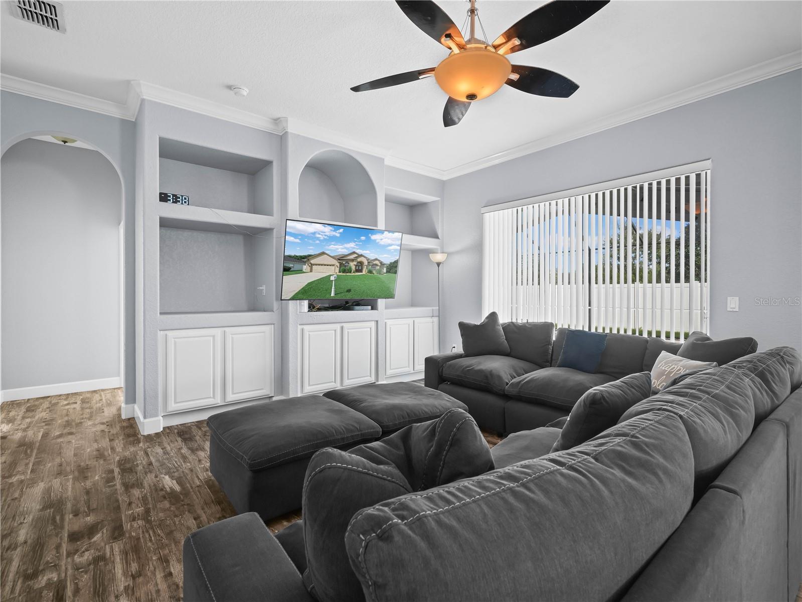 Image 43 of 56 For 319 Terranova Boulevard