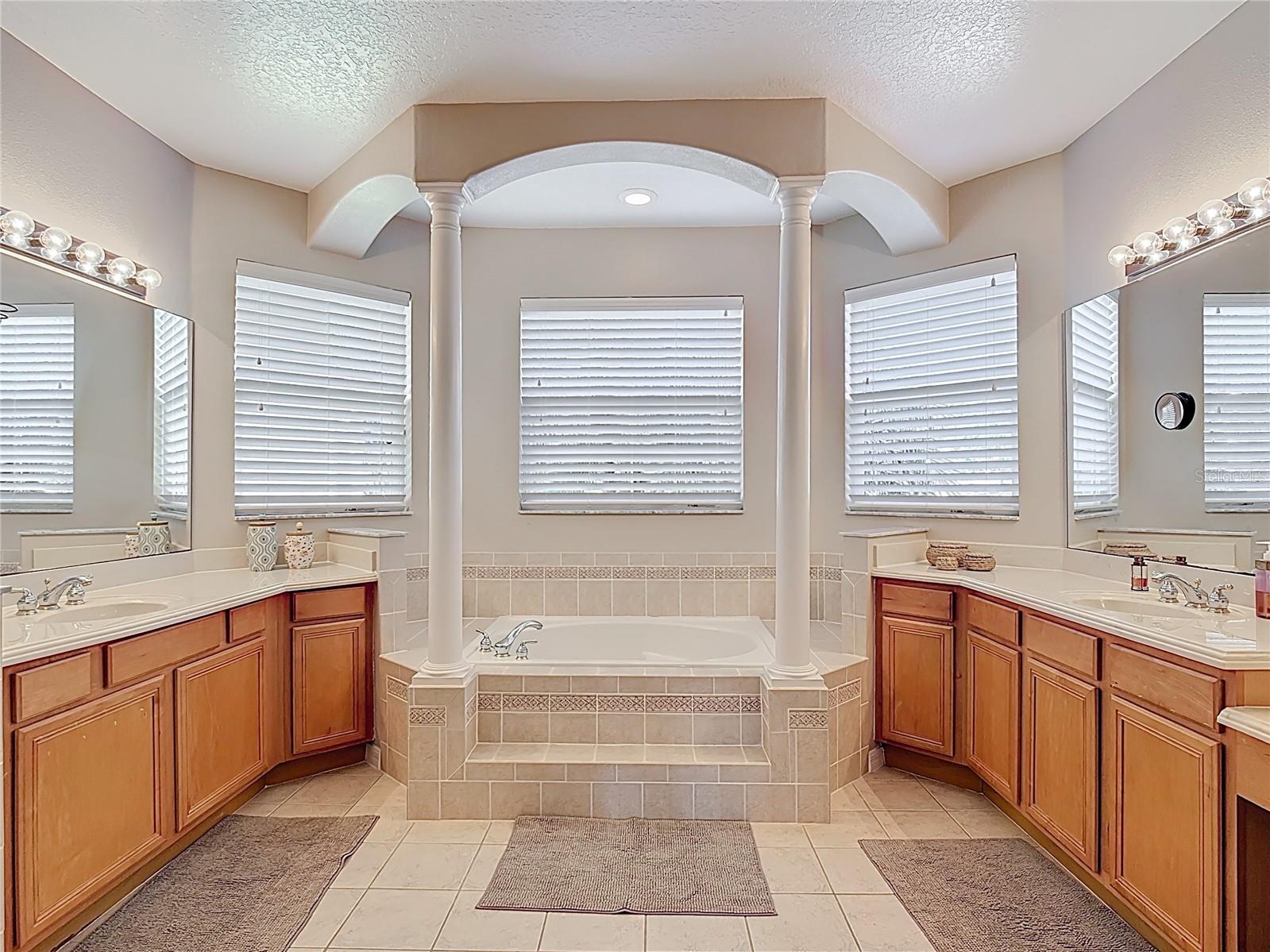 Image 40 of 75 For 3549 Somerset Circle