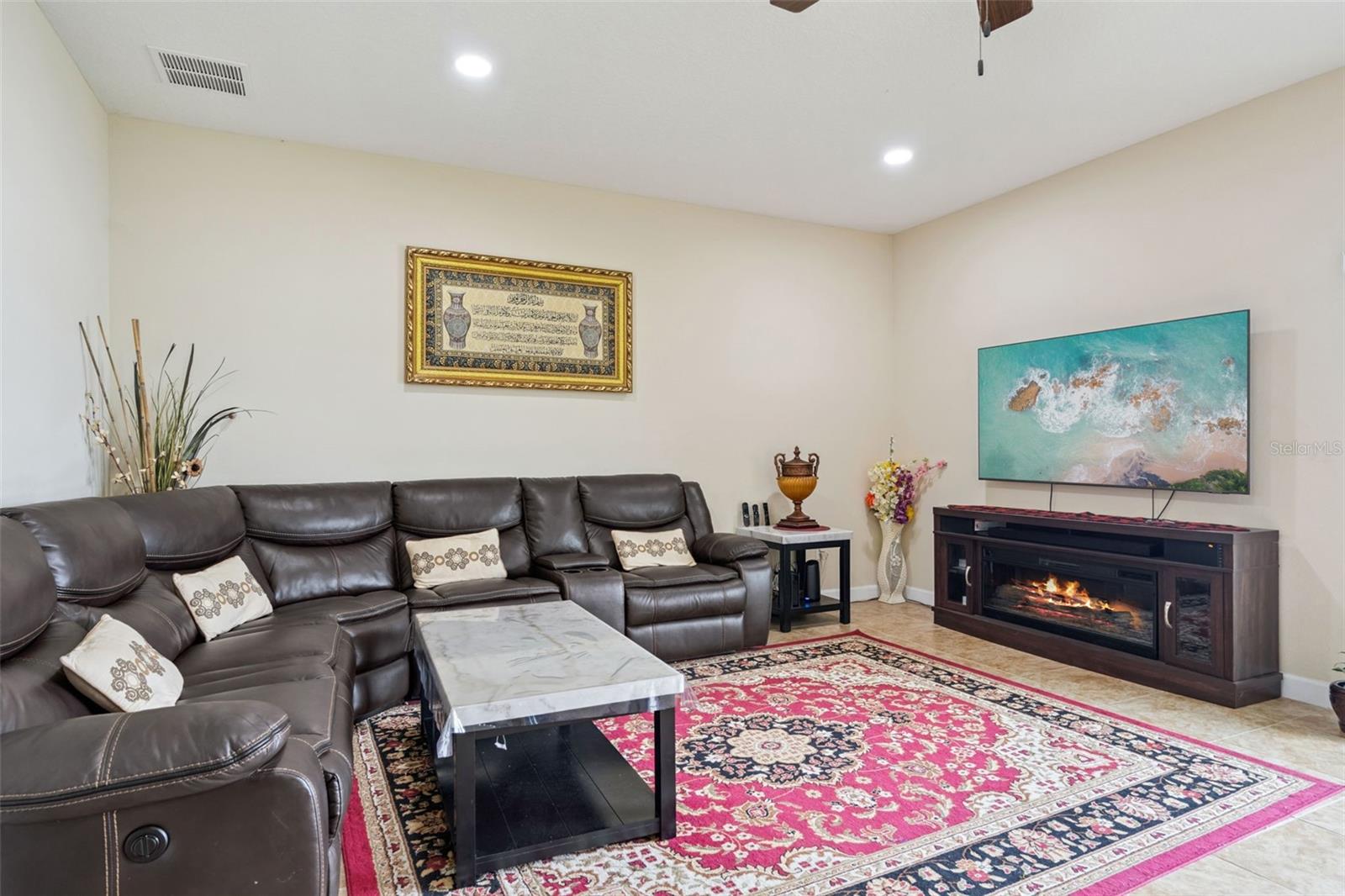Image 15 of 79 For 3004 Youngford Street