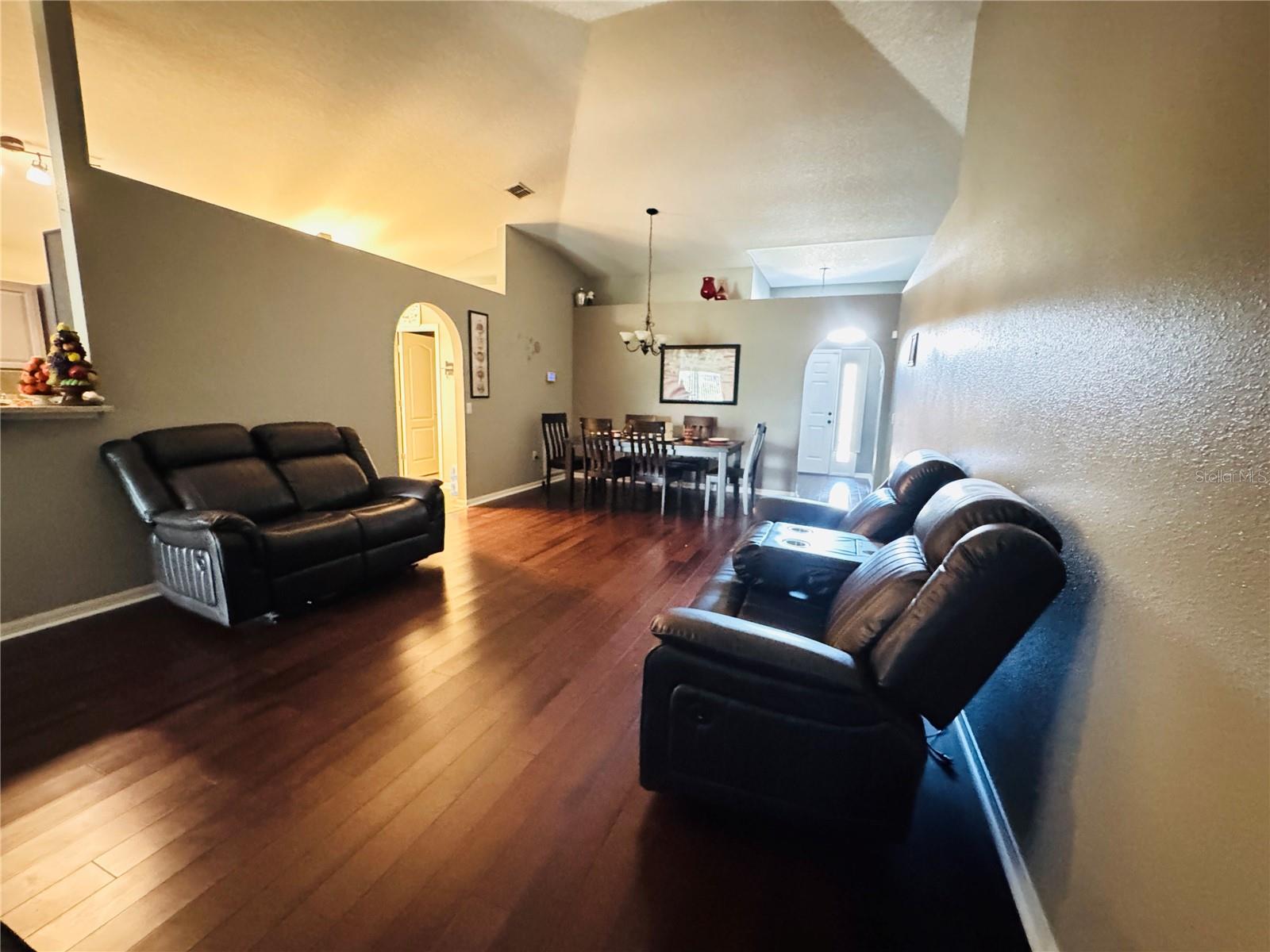 Image 7 of 18 For 5528 Sycamore Canyon Drive
