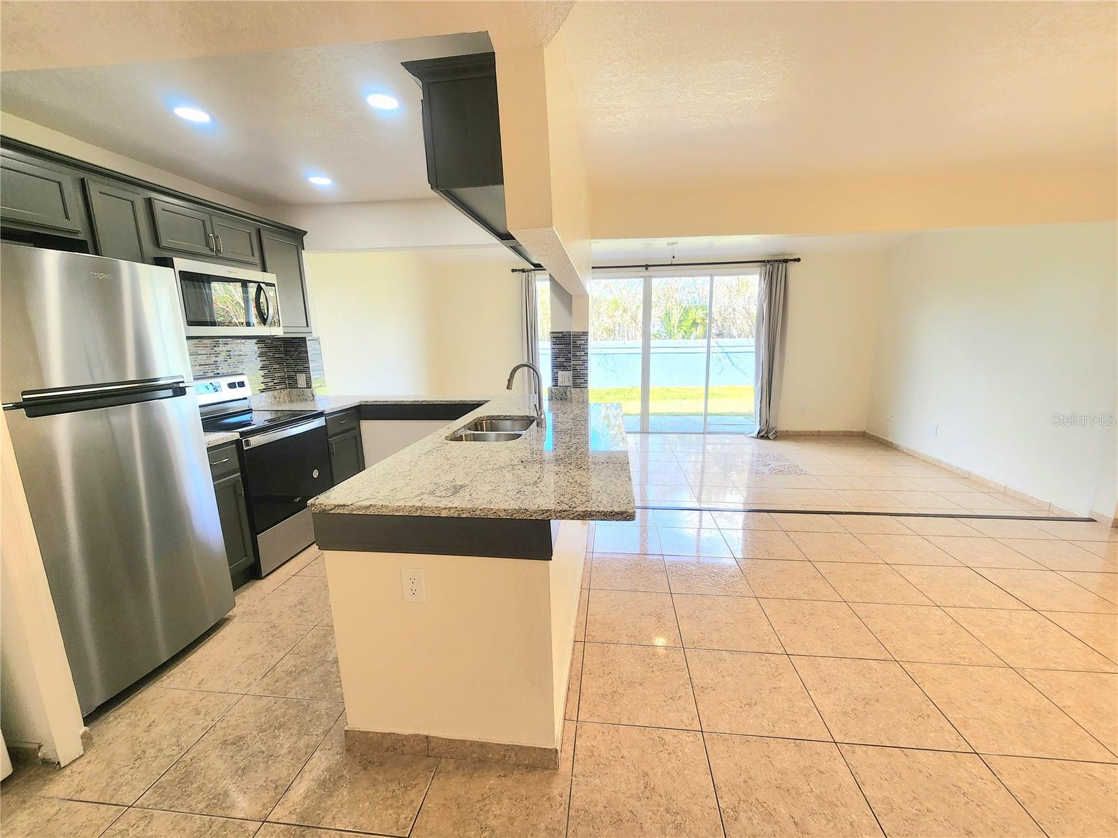 Image 4 of 40 For 221 Caribbean Drive