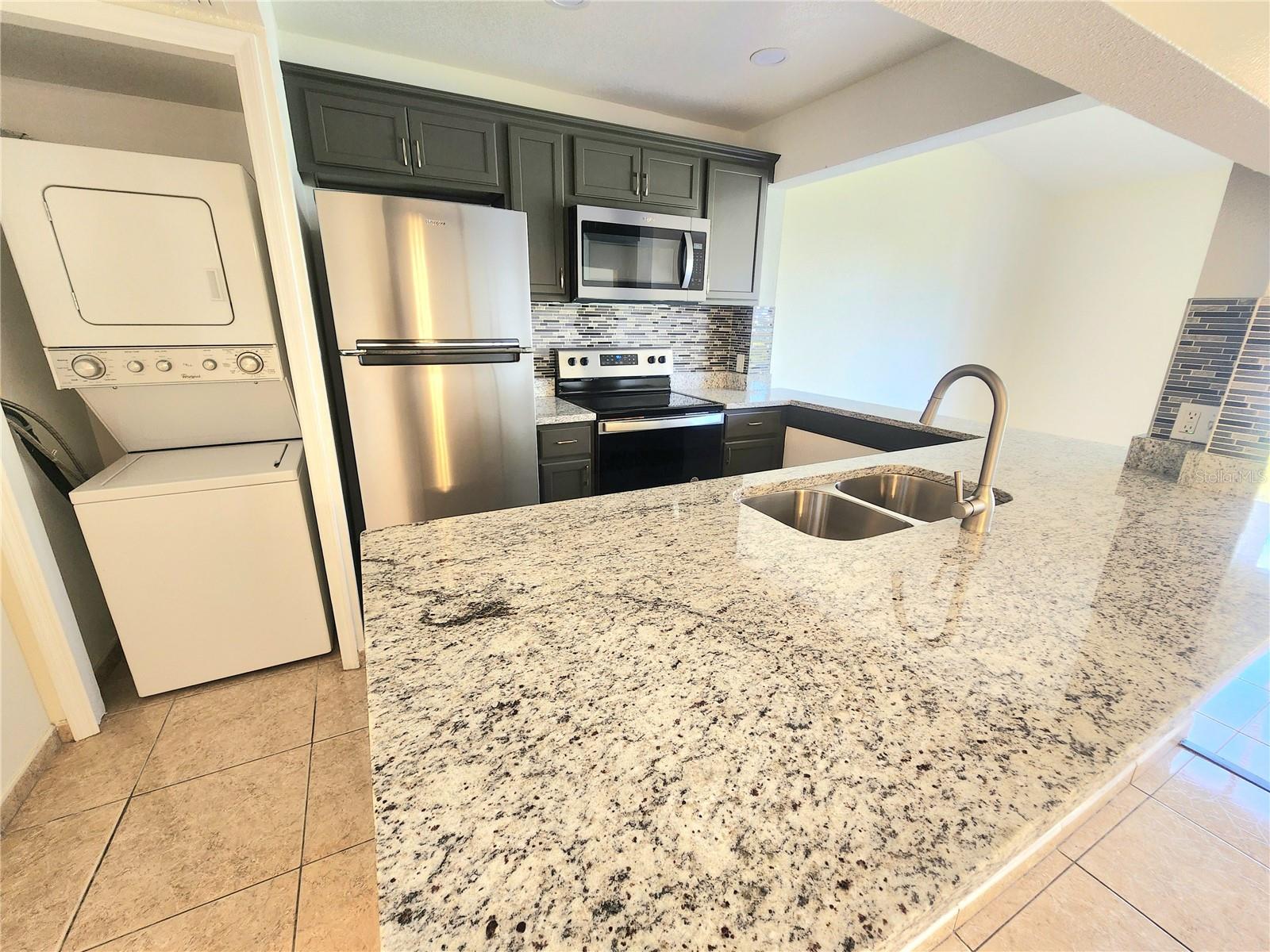 Image 6 of 40 For 221 Caribbean Drive