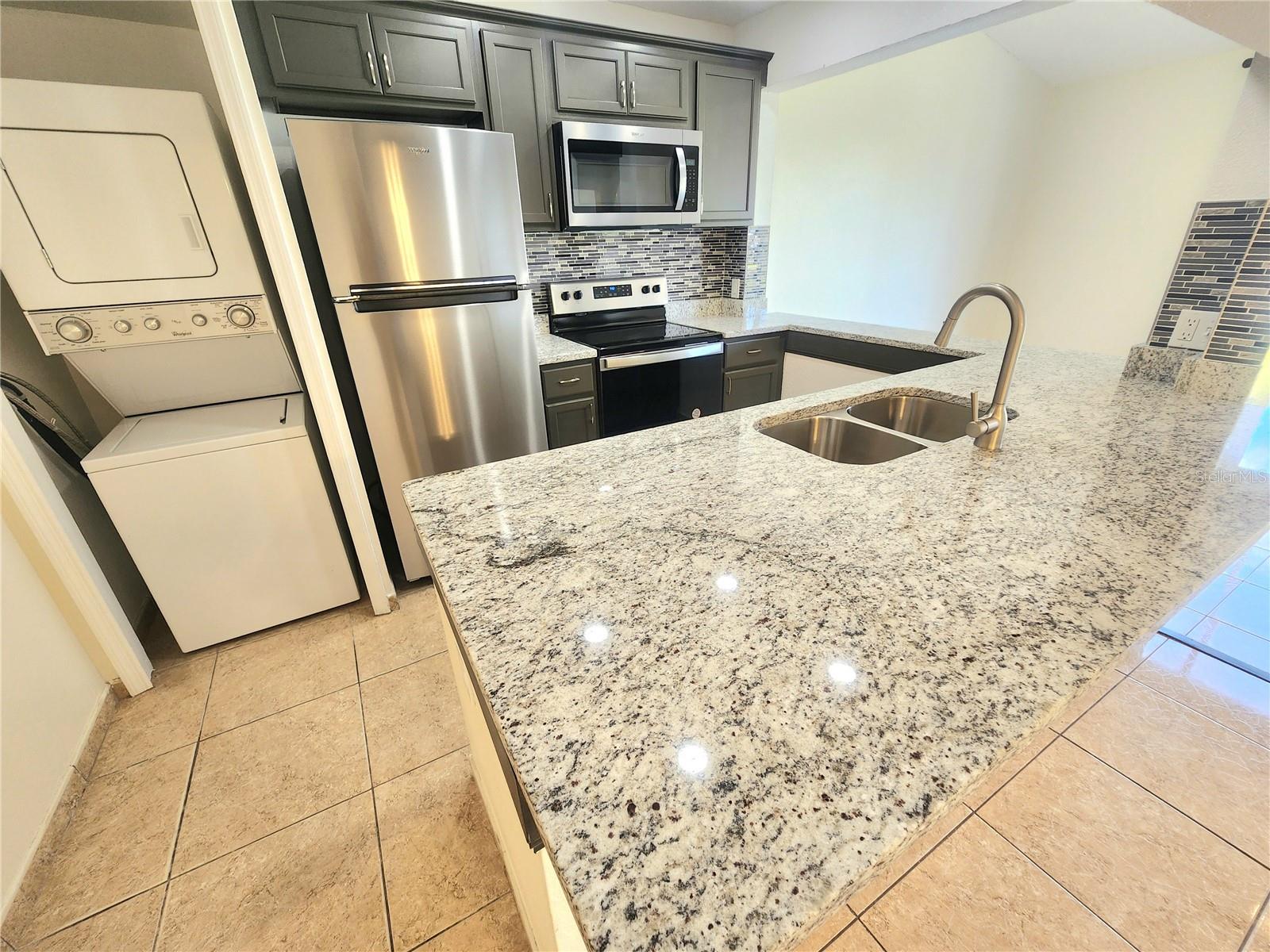 Image 7 of 40 For 221 Caribbean Drive