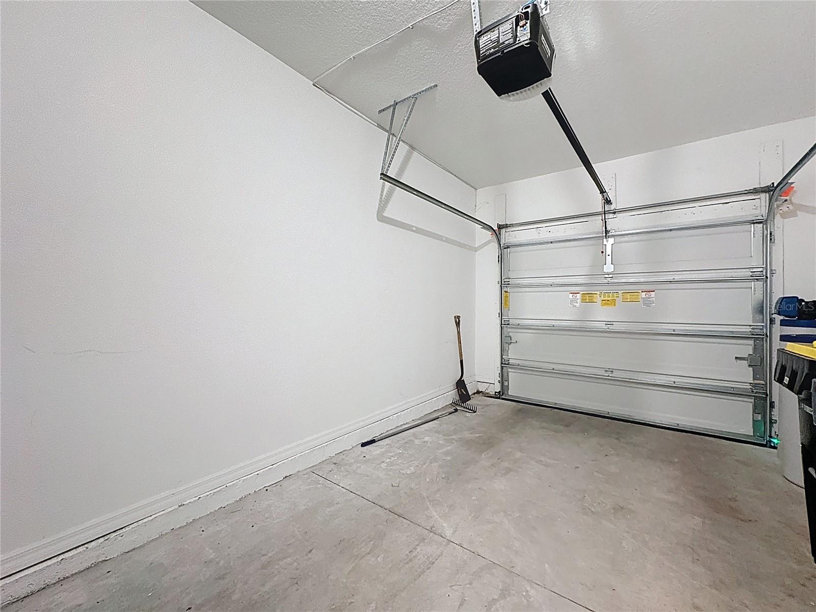 Image 4 of 14 For 927 Reserve Place