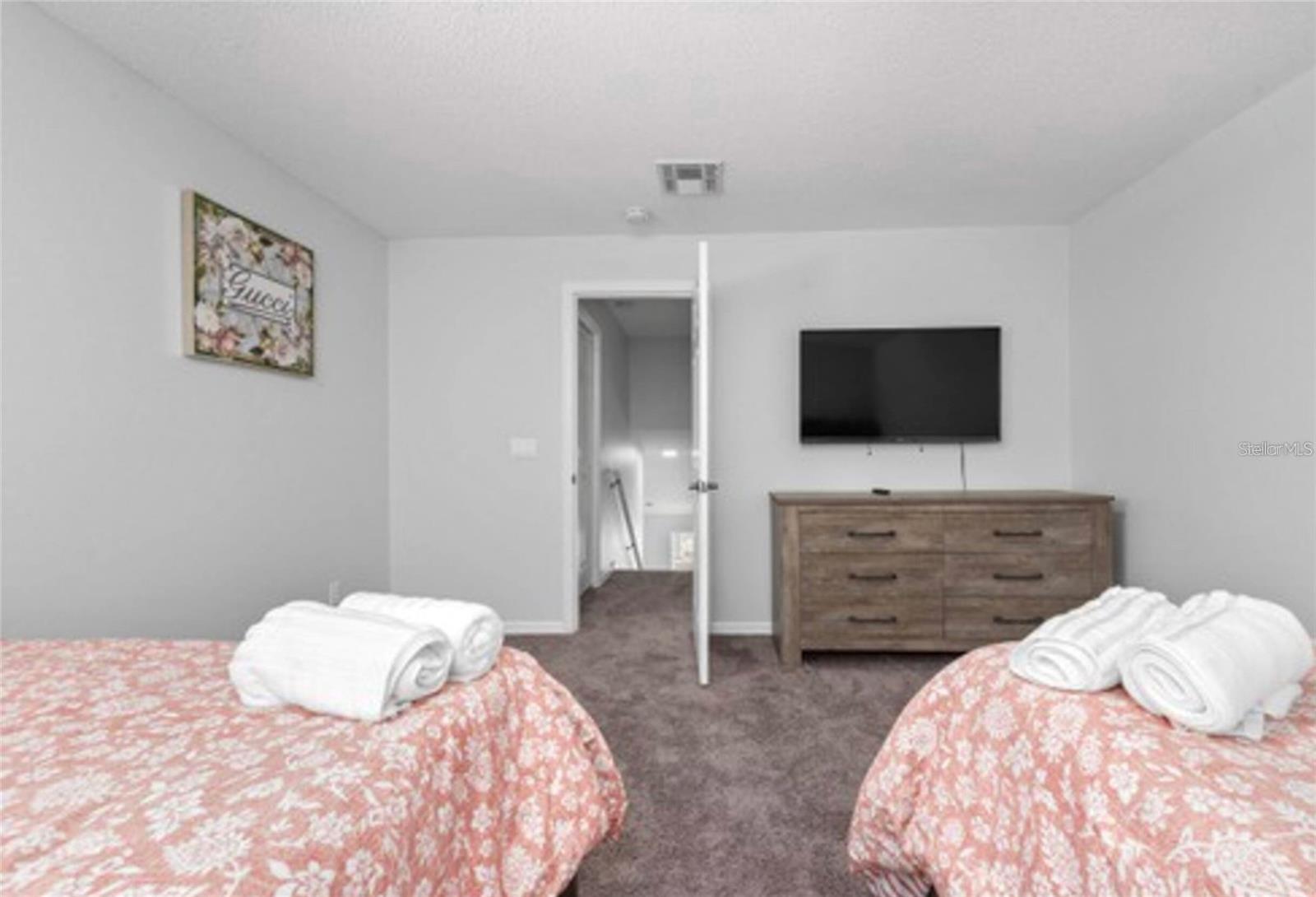 Image 8 of 23 For 437 Julliard Boulevard