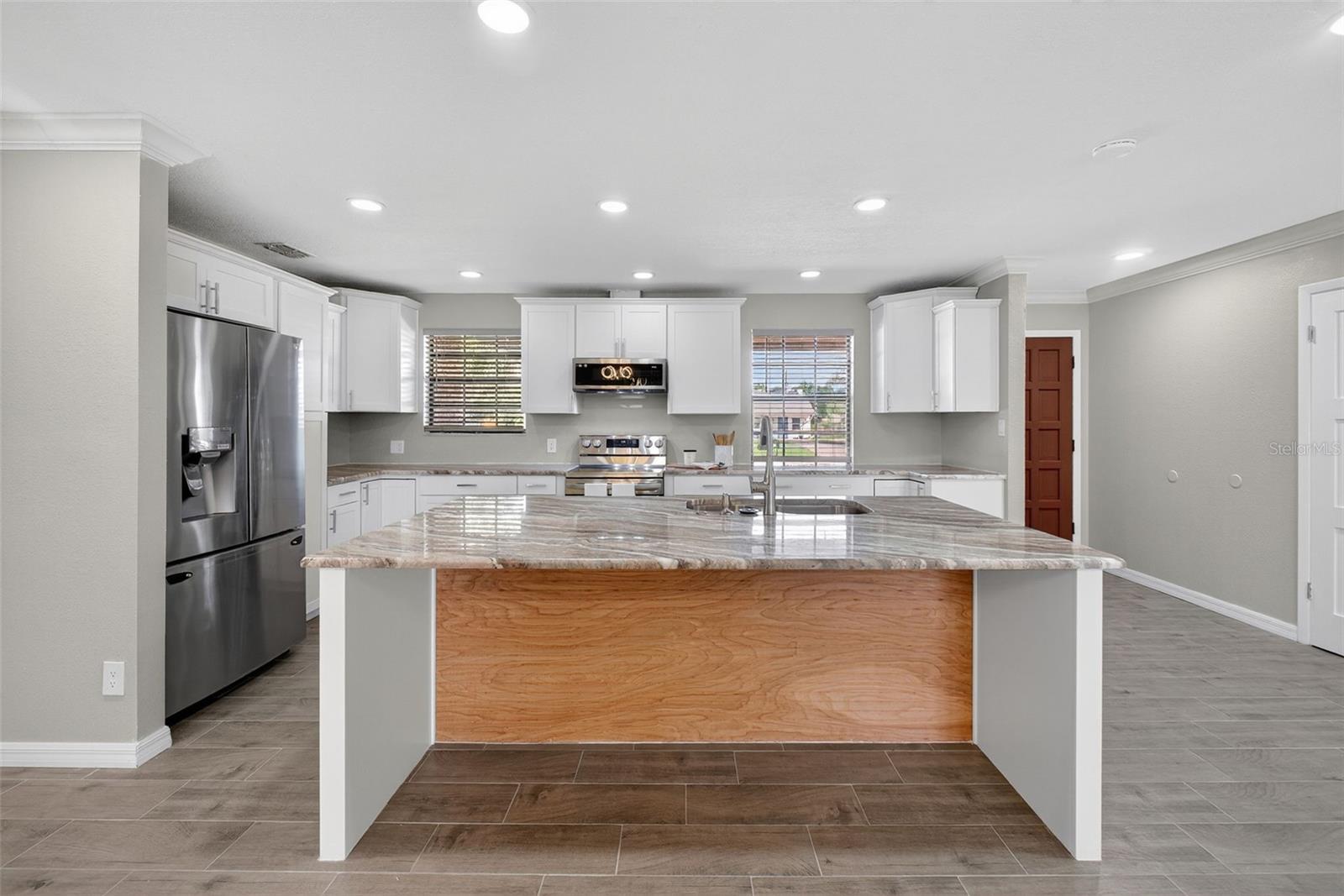 Image 13 of 80 For 7 Bay Street