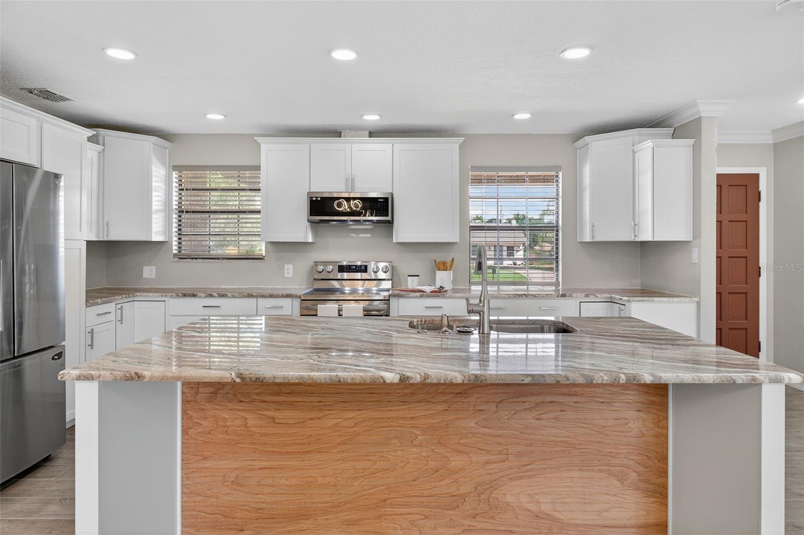 Image 14 of 80 For 7 Bay Street