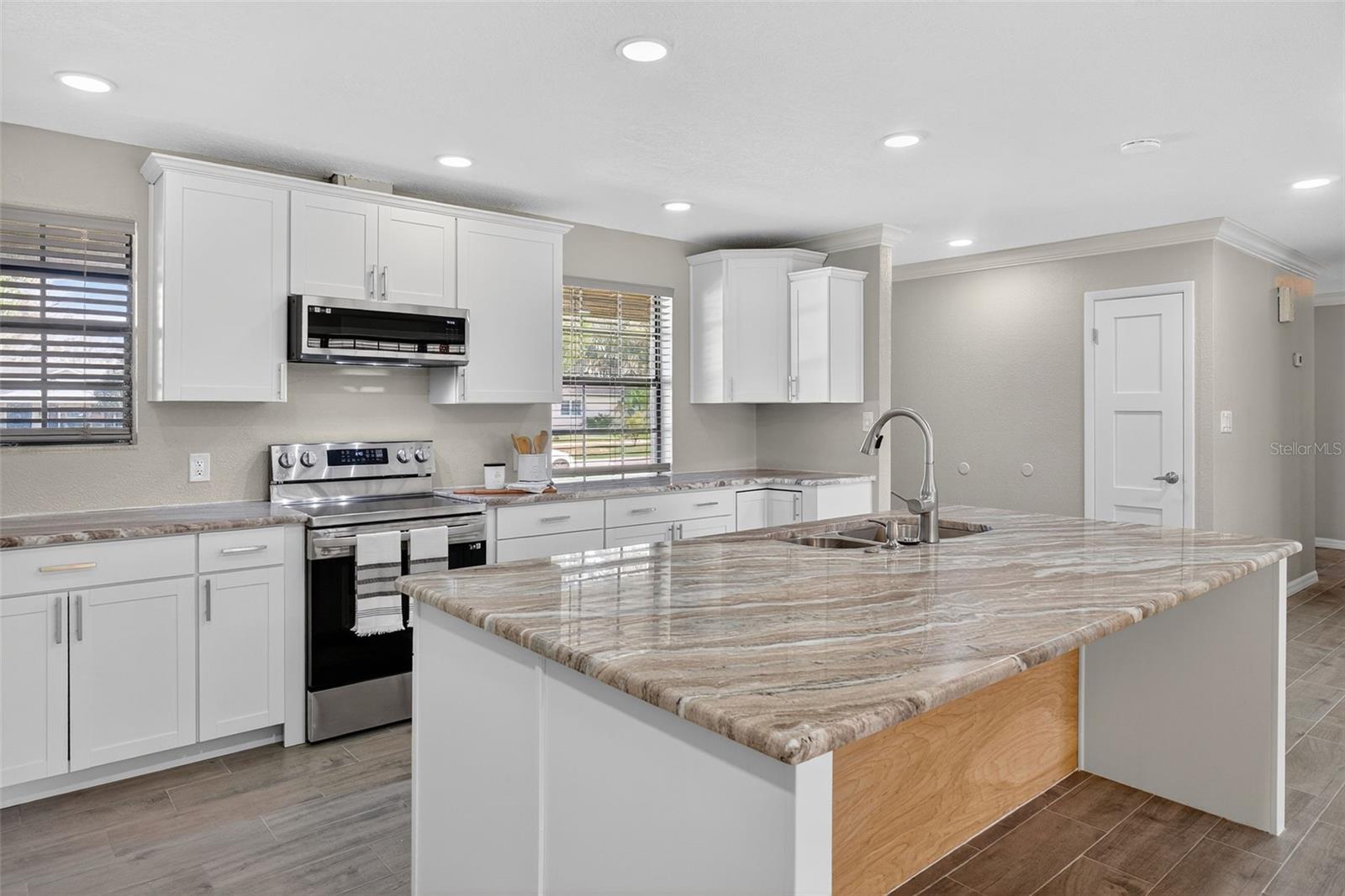 Image 15 of 80 For 7 Bay Street