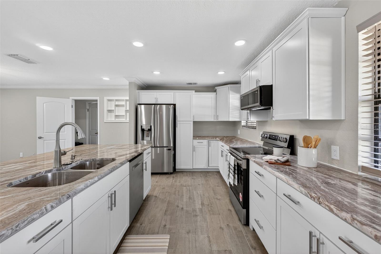 Image 17 of 80 For 7 Bay Street