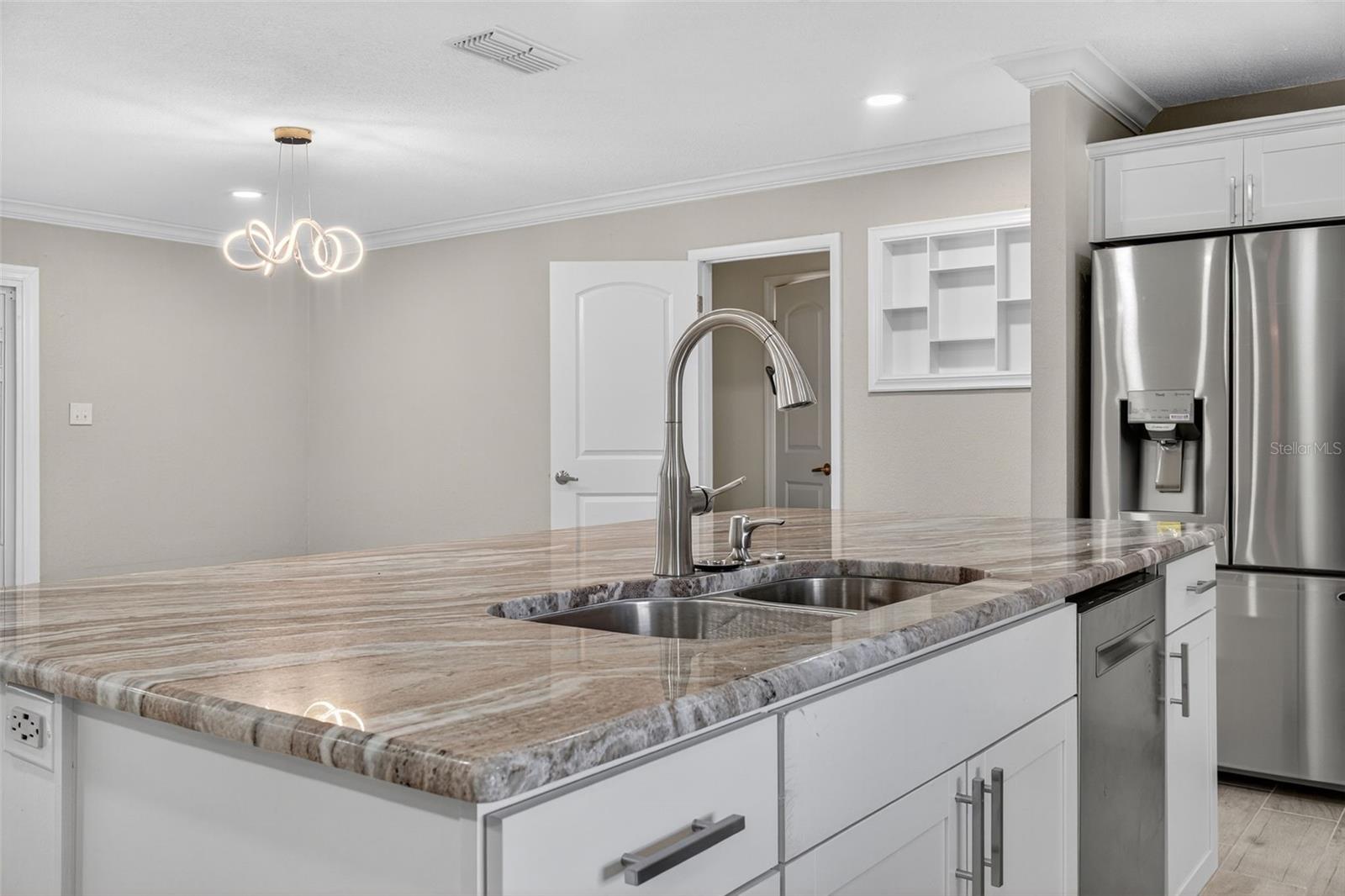 Image 18 of 80 For 7 Bay Street