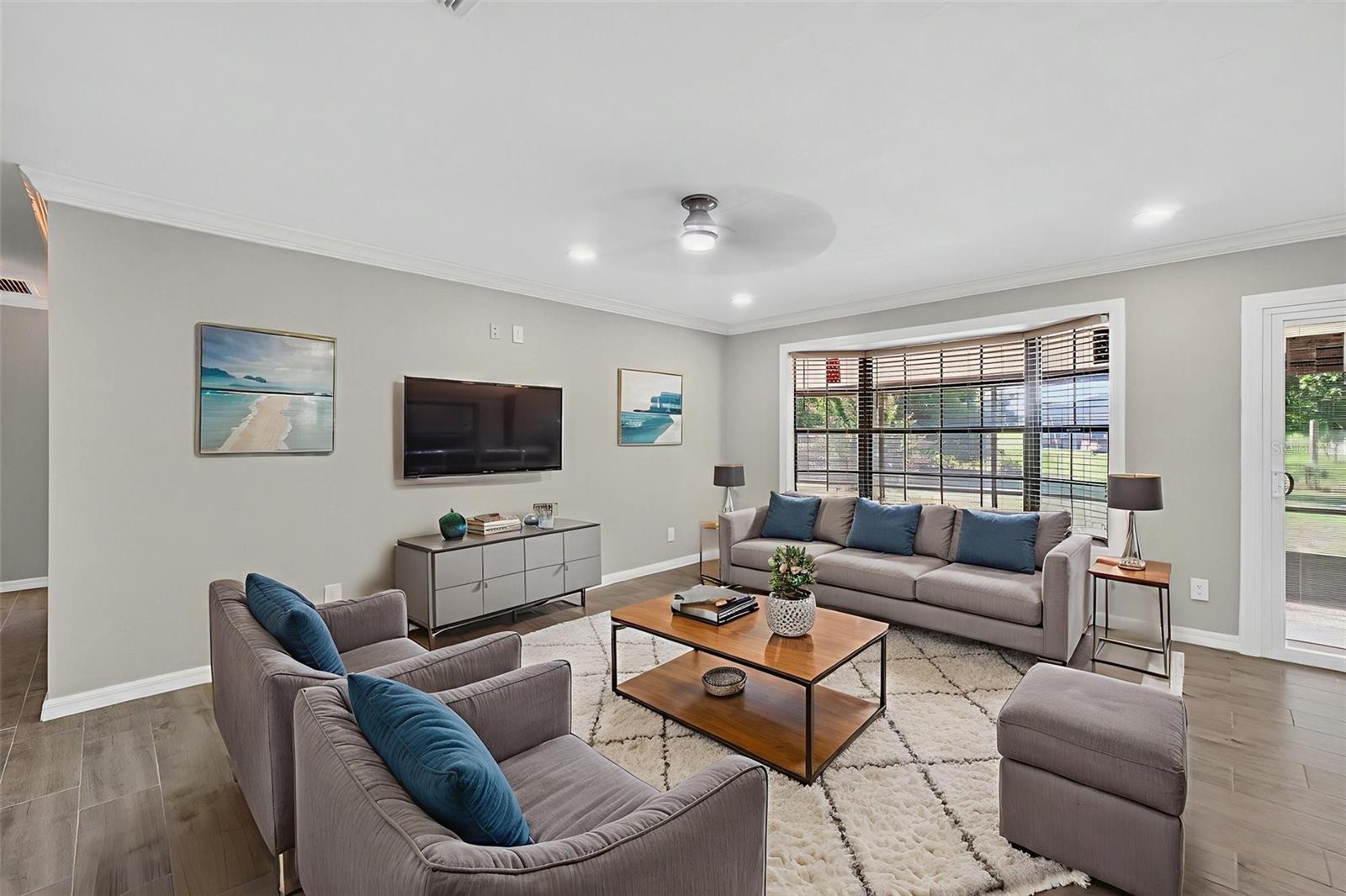 Image 28 of 80 For 7 Bay Street