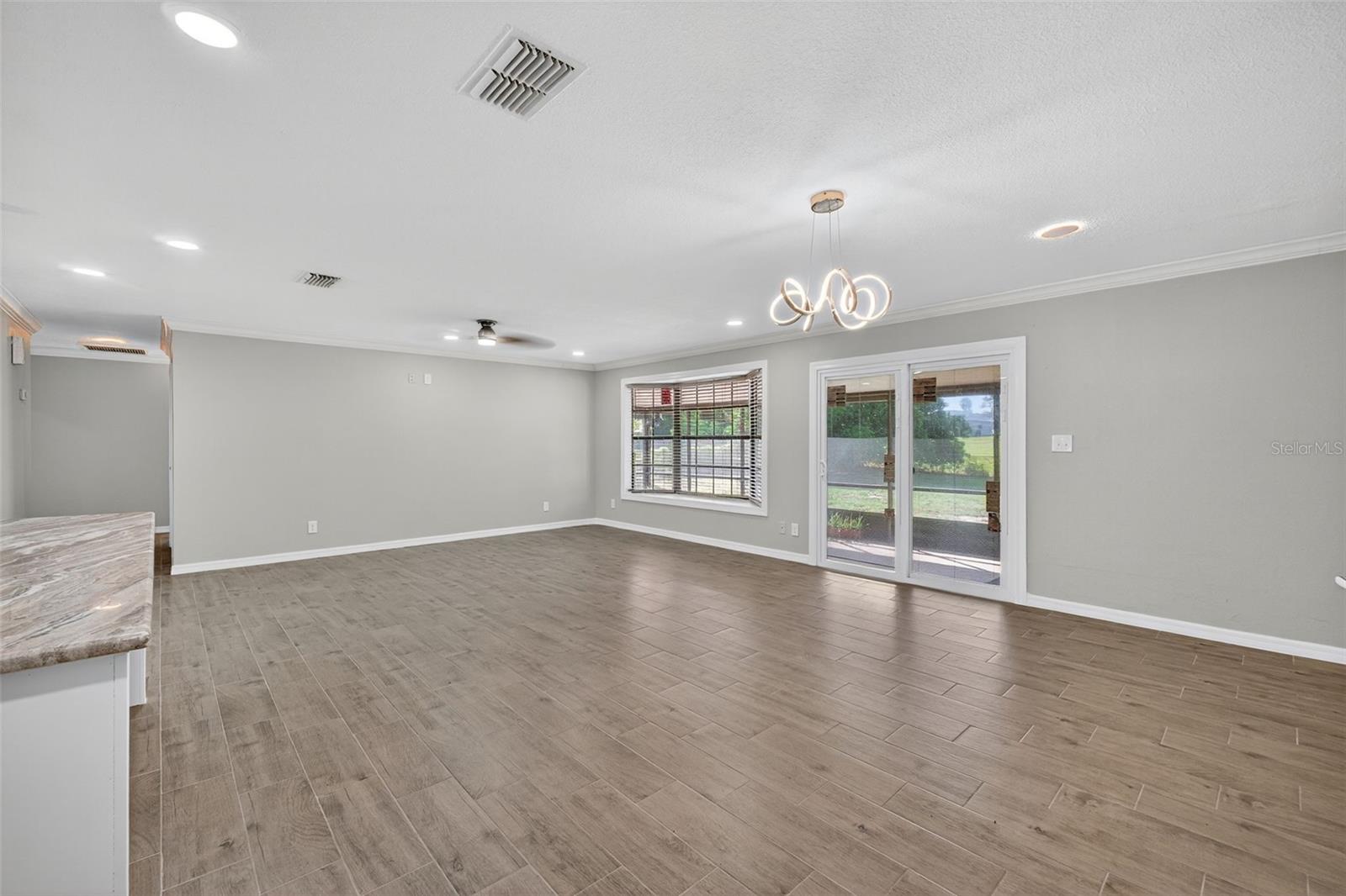 Image 32 of 80 For 7 Bay Street