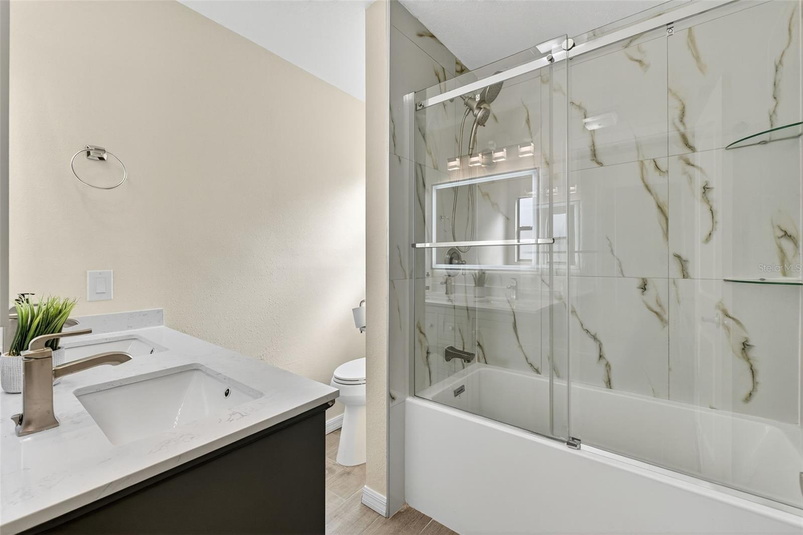 Image 43 of 80 For 7 Bay Street