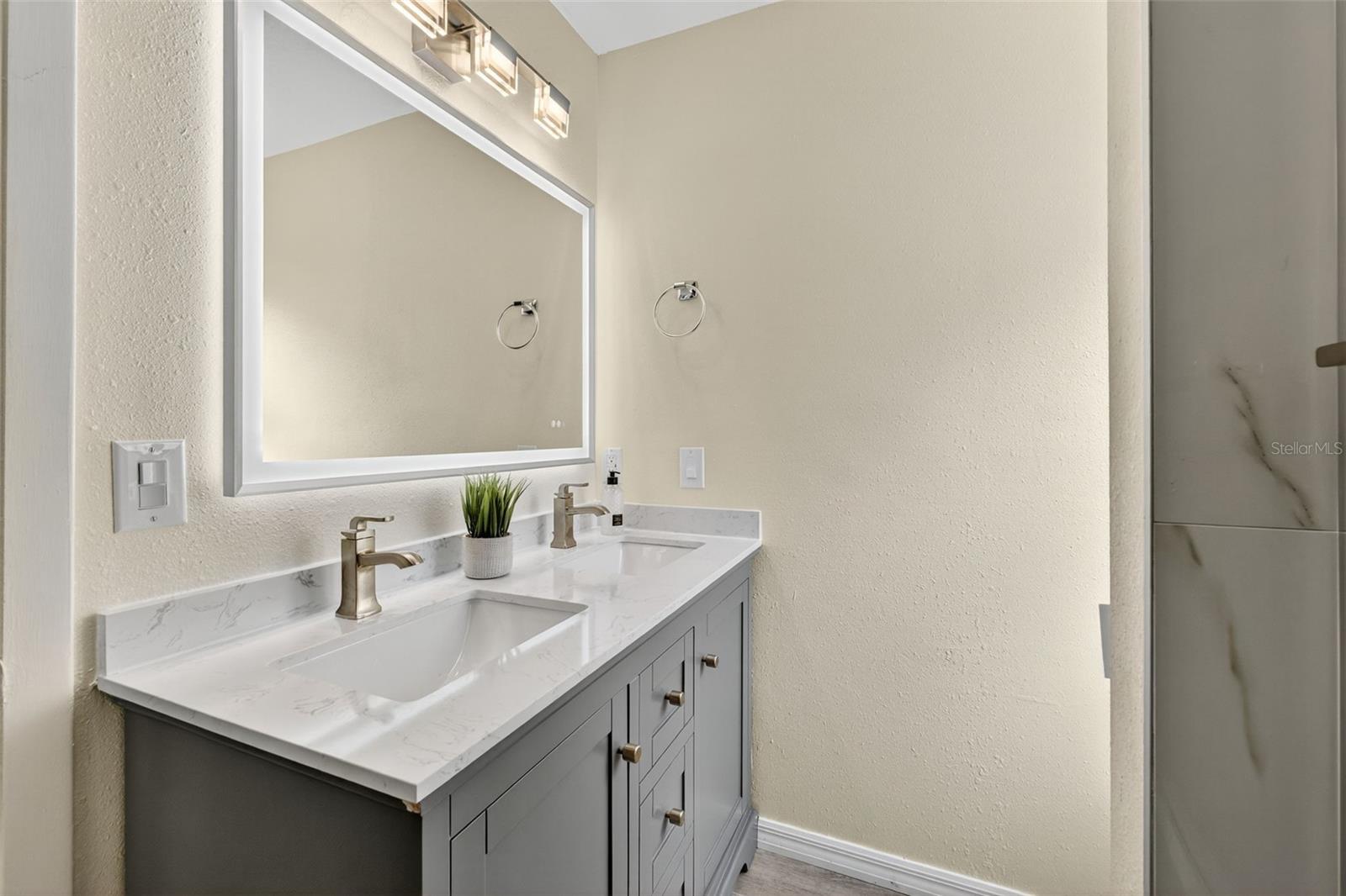 Image 44 of 80 For 7 Bay Street