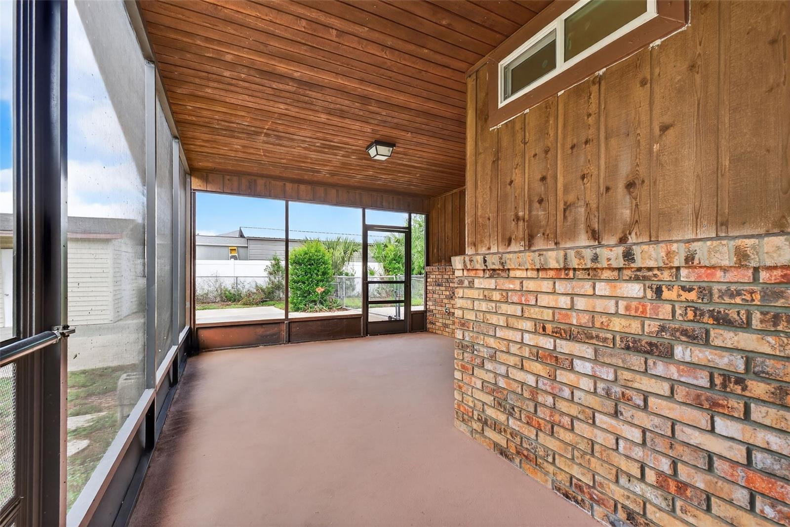 Image 57 of 80 For 7 Bay Street