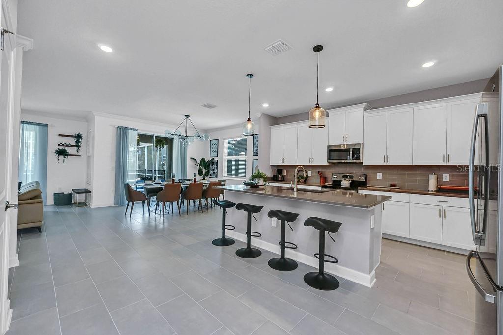 Image 5 of 30 For 8919 Play Through Drive