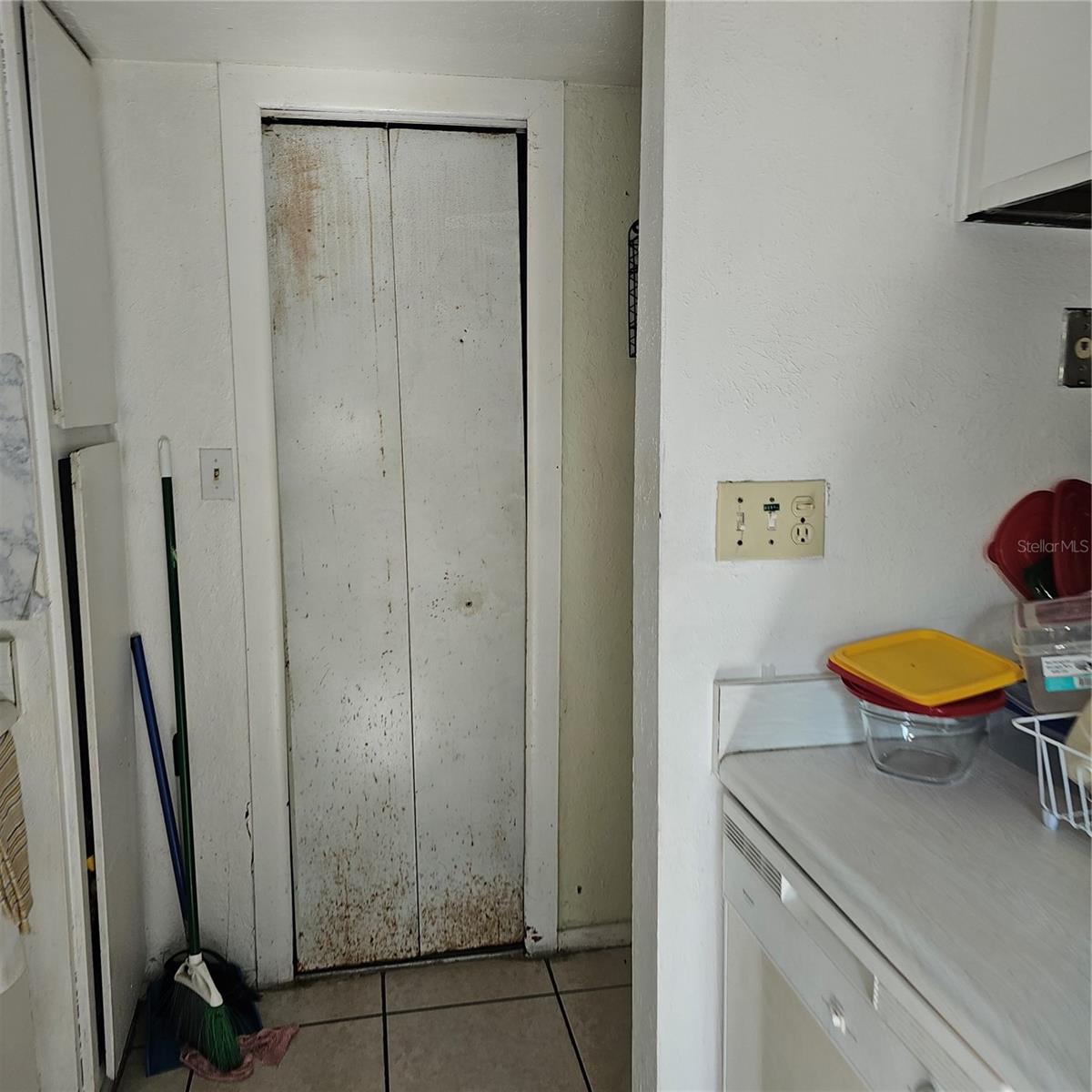 Image 5 of 17 For 4021 Henley Road 1701