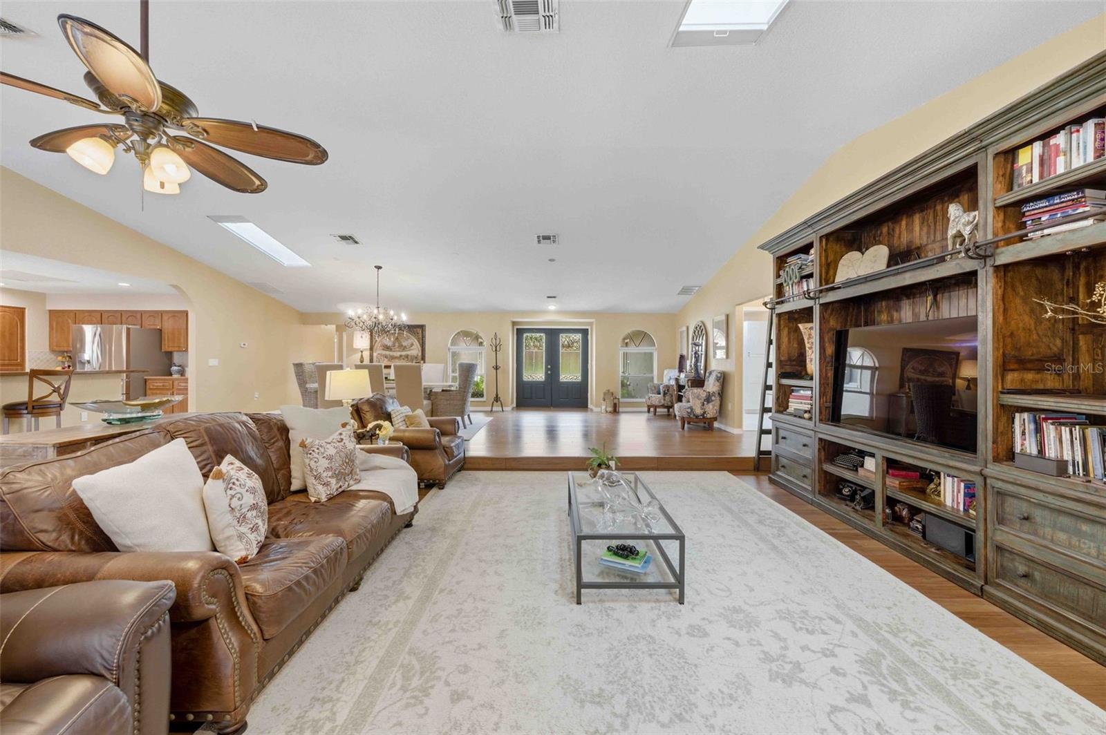 Image 11 of 79 For 1475 Glenridge Drive