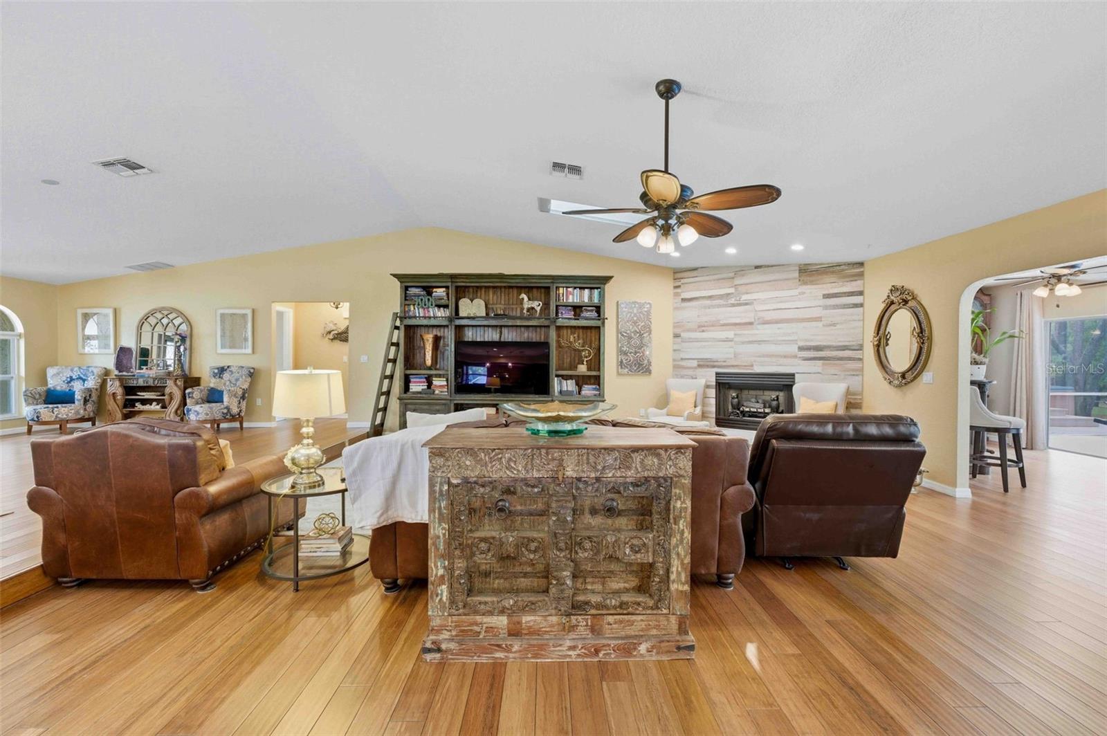 Image 12 of 79 For 1475 Glenridge Drive