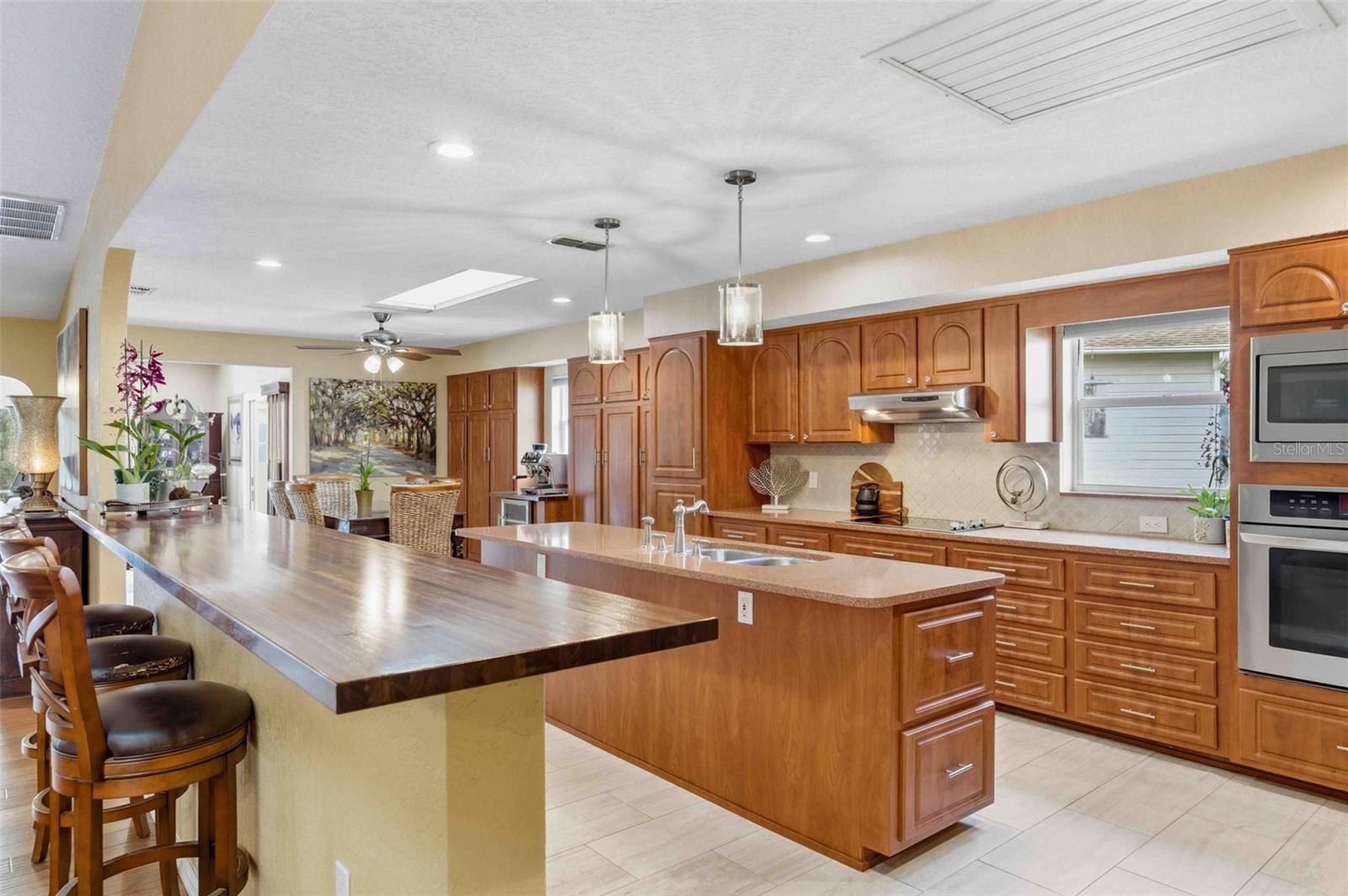 Image 14 of 79 For 1475 Glenridge Drive