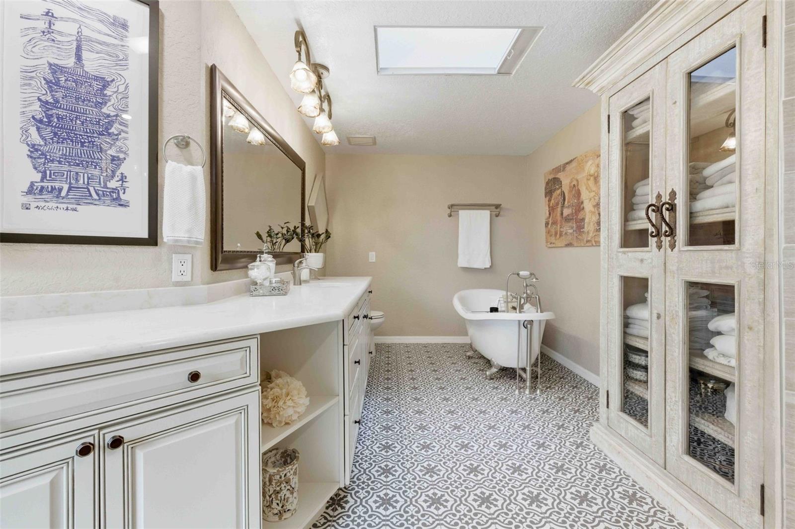 Image 28 of 79 For 1475 Glenridge Drive
