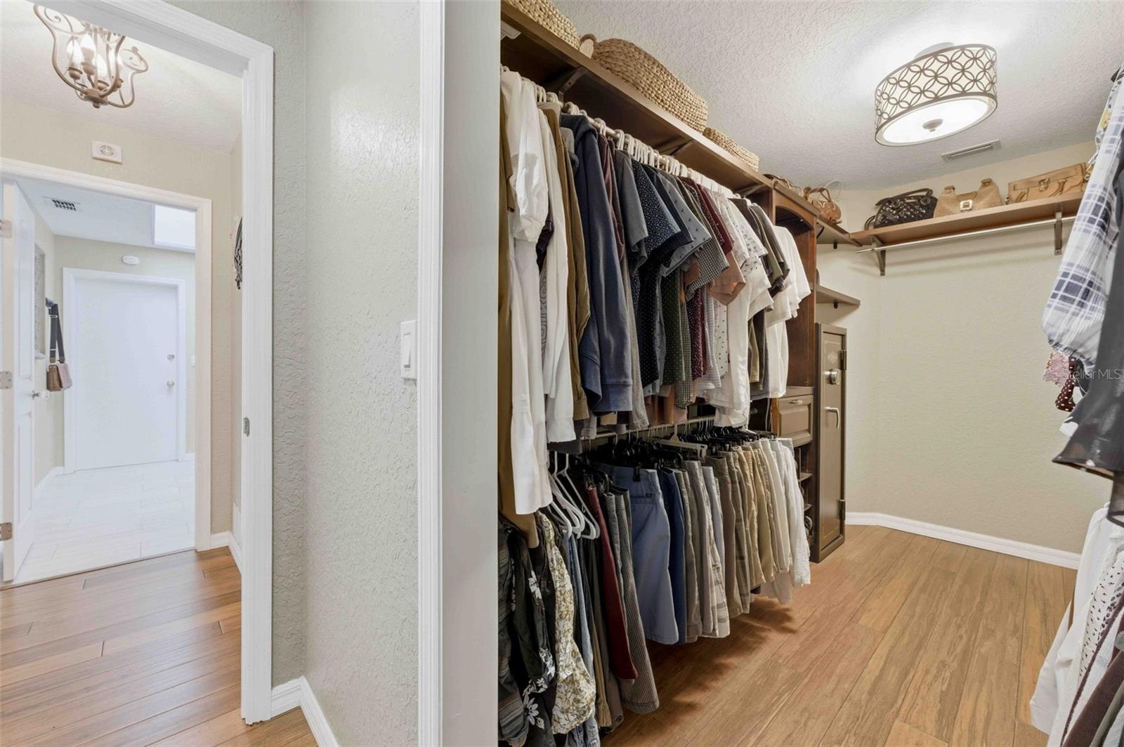 Image 33 of 79 For 1475 Glenridge Drive