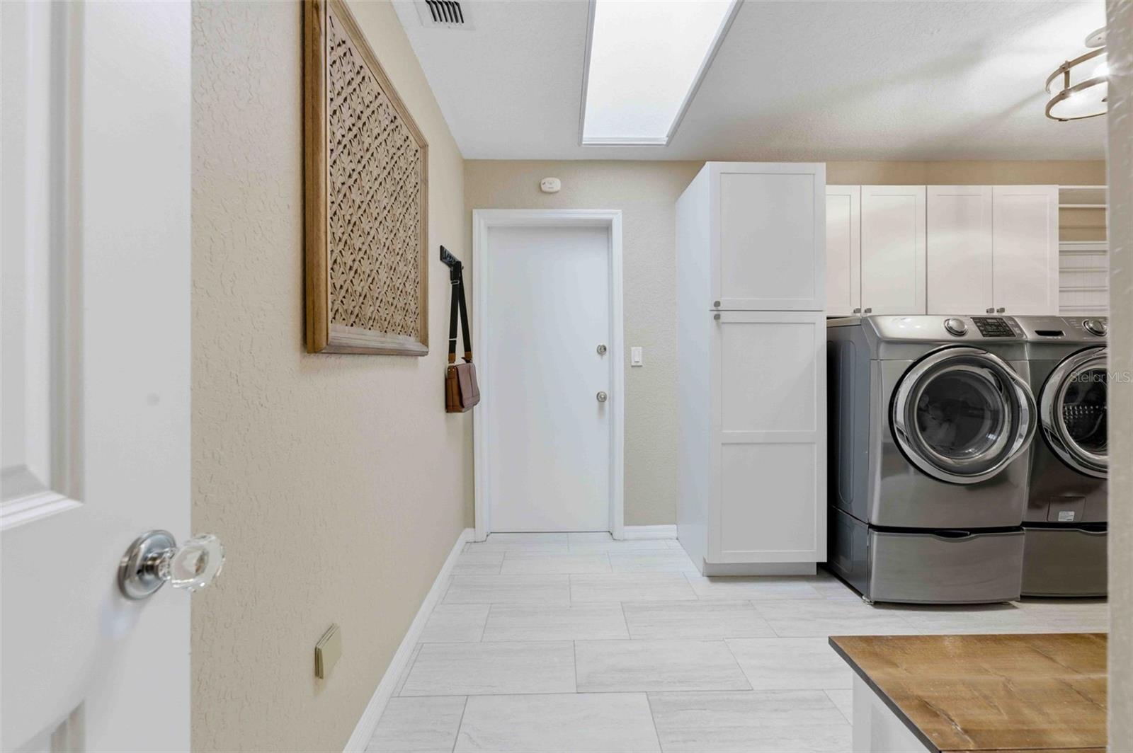Image 34 of 79 For 1475 Glenridge Drive