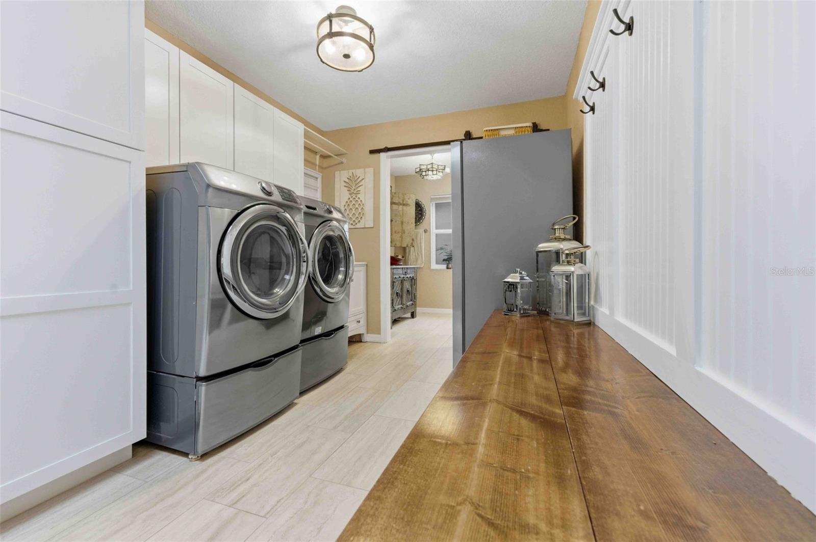 Image 35 of 79 For 1475 Glenridge Drive
