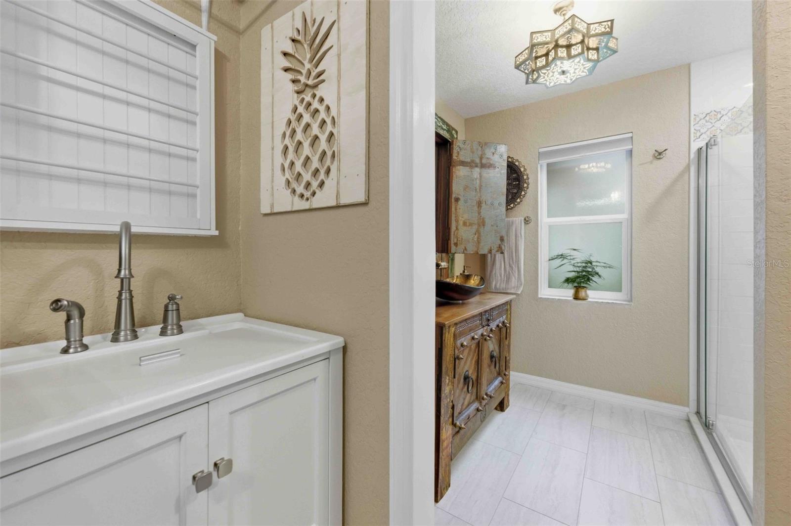 Image 36 of 79 For 1475 Glenridge Drive