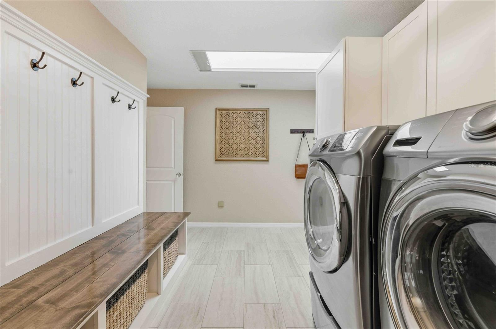 Image 41 of 79 For 1475 Glenridge Drive