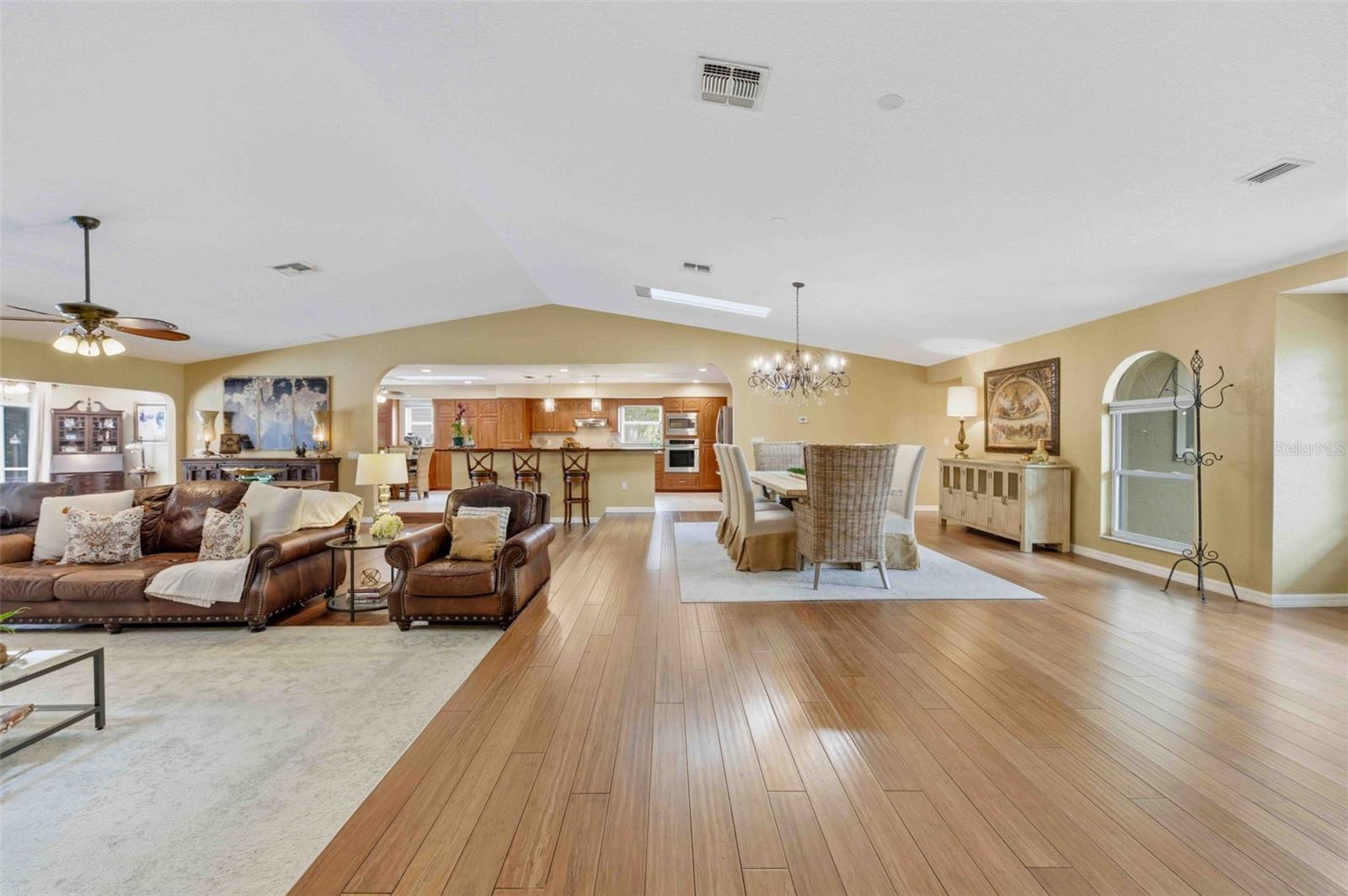 Image 5 of 79 For 1475 Glenridge Drive
