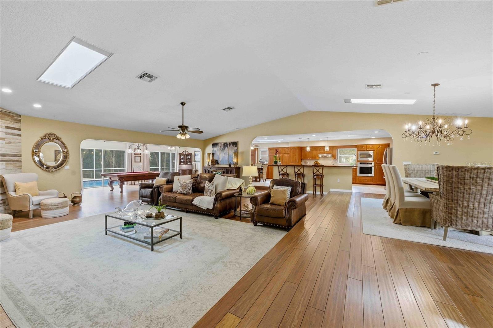 Image 6 of 79 For 1475 Glenridge Drive