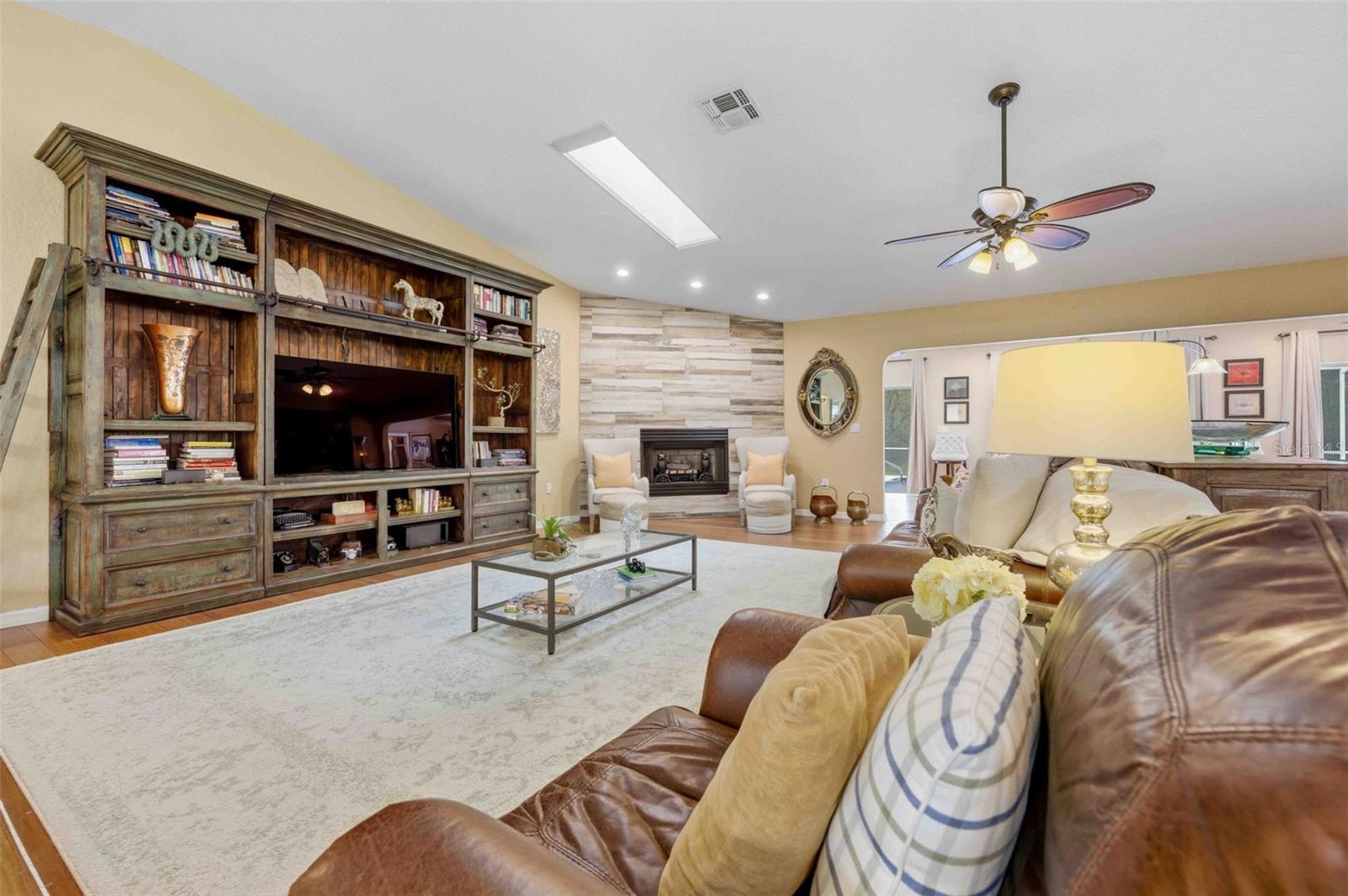 Image 7 of 79 For 1475 Glenridge Drive