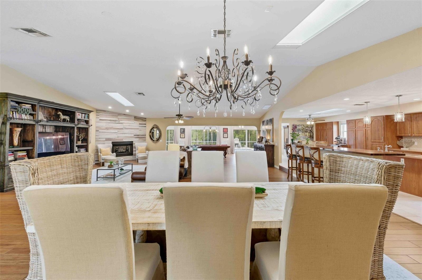 Image 9 of 79 For 1475 Glenridge Drive