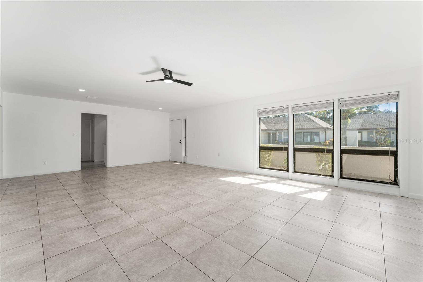 Image 5 of 39 For 1493 Magellan Circle 504