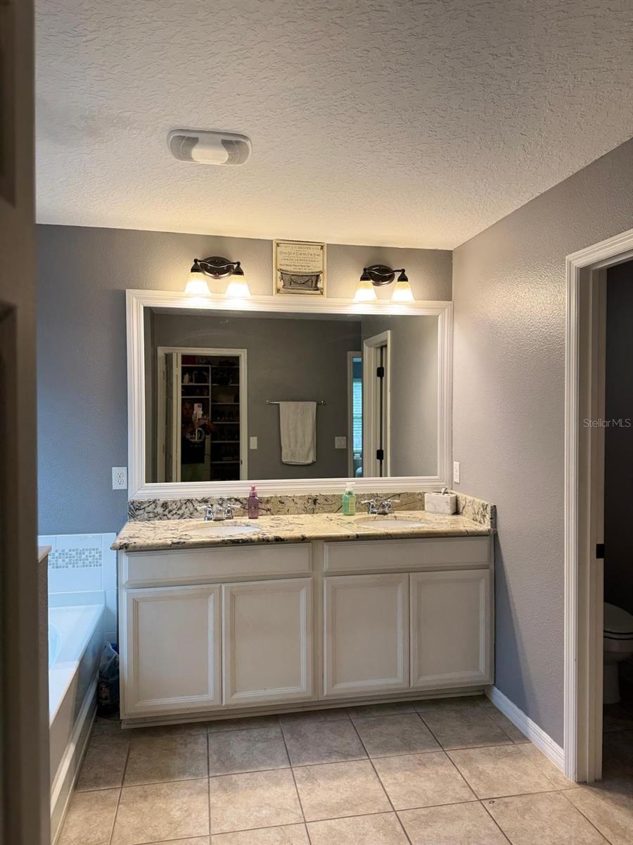 Image 17 of 38 For 14024 Waterford Creek Boulevard