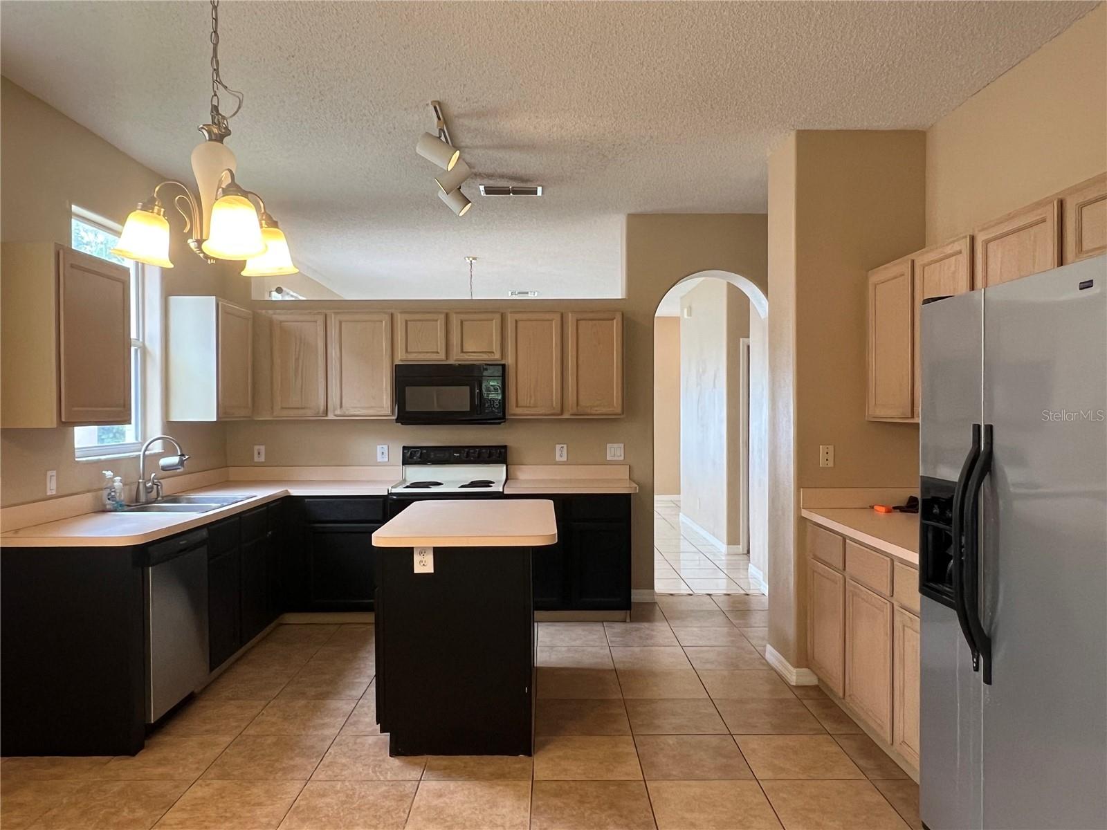 Image 3 of 21 For 1829 Snaresbrook Way