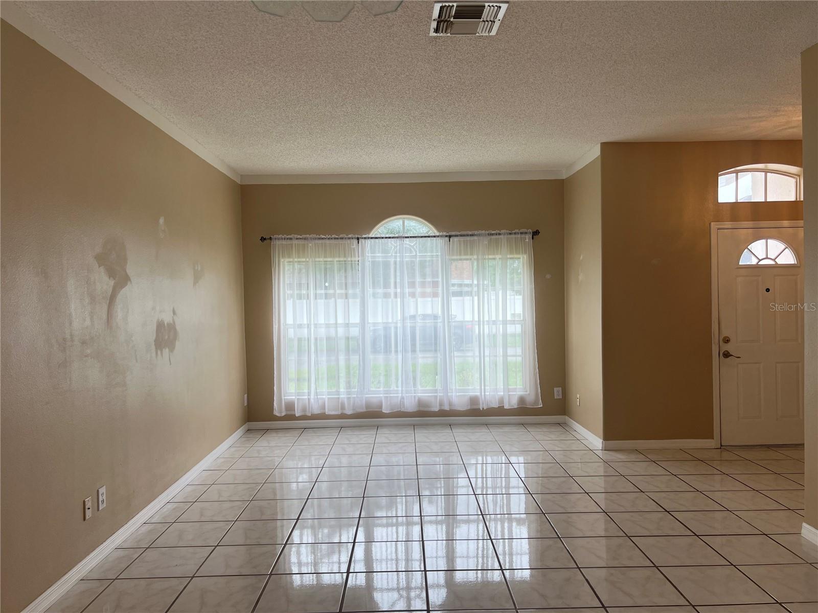 Image 5 of 21 For 1829 Snaresbrook Way