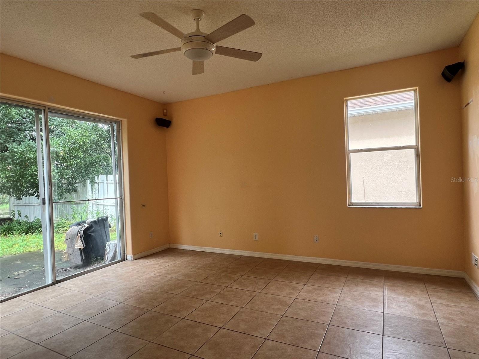 Image 6 of 21 For 1829 Snaresbrook Way