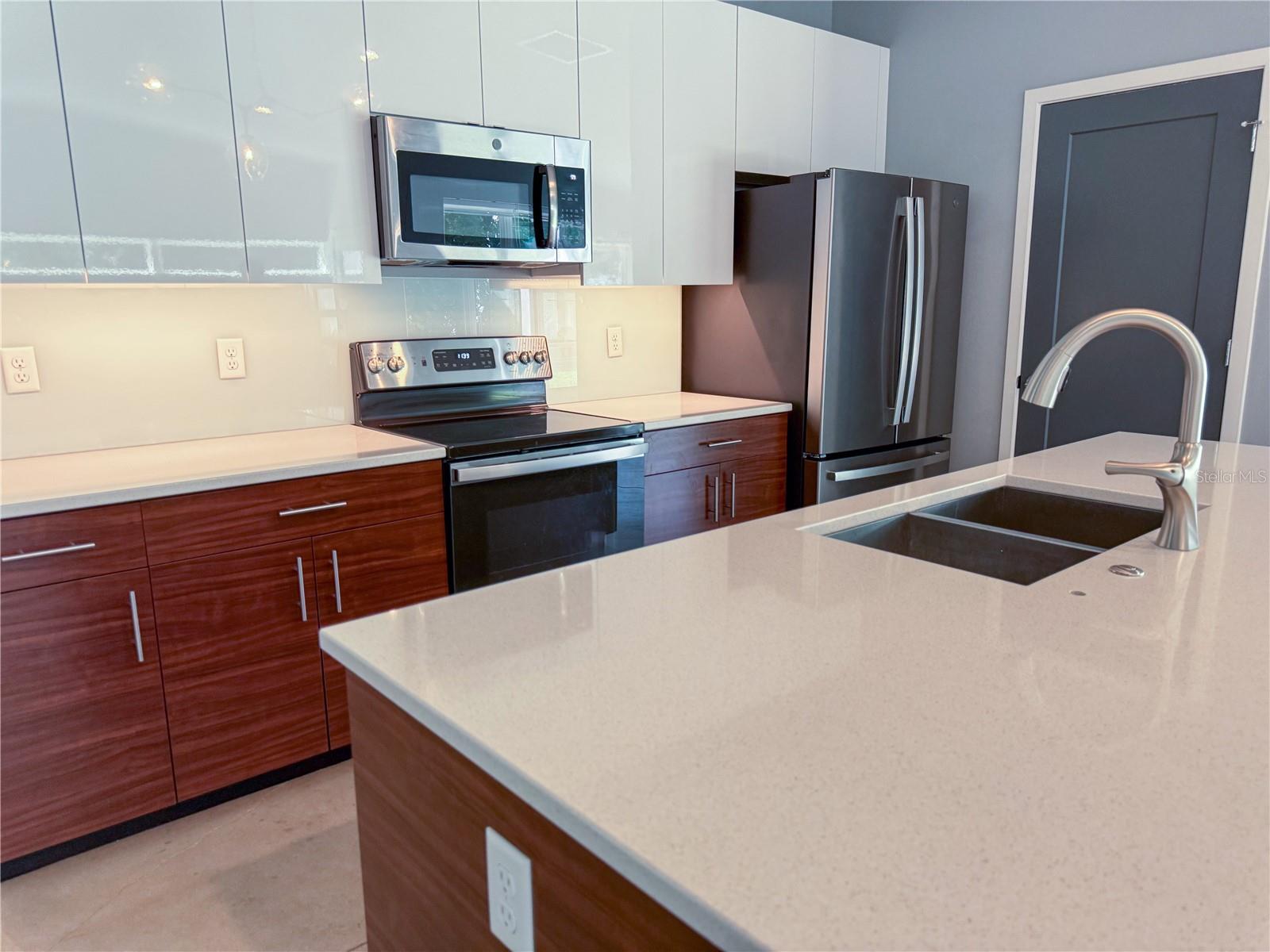 Image 3 of 24 For 2534 Grandview Ave Avenue