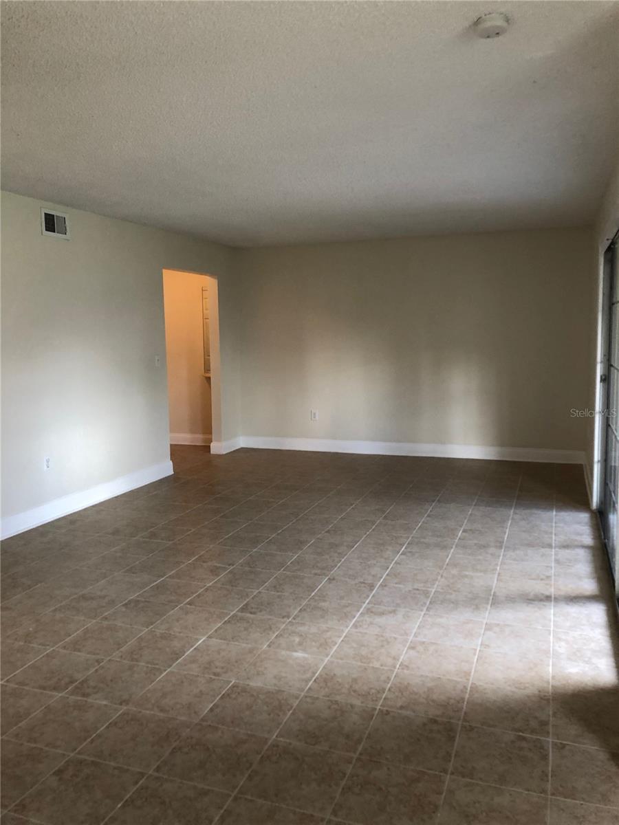 Image 5 of 14 For 4165 Versailles Drive 4165g