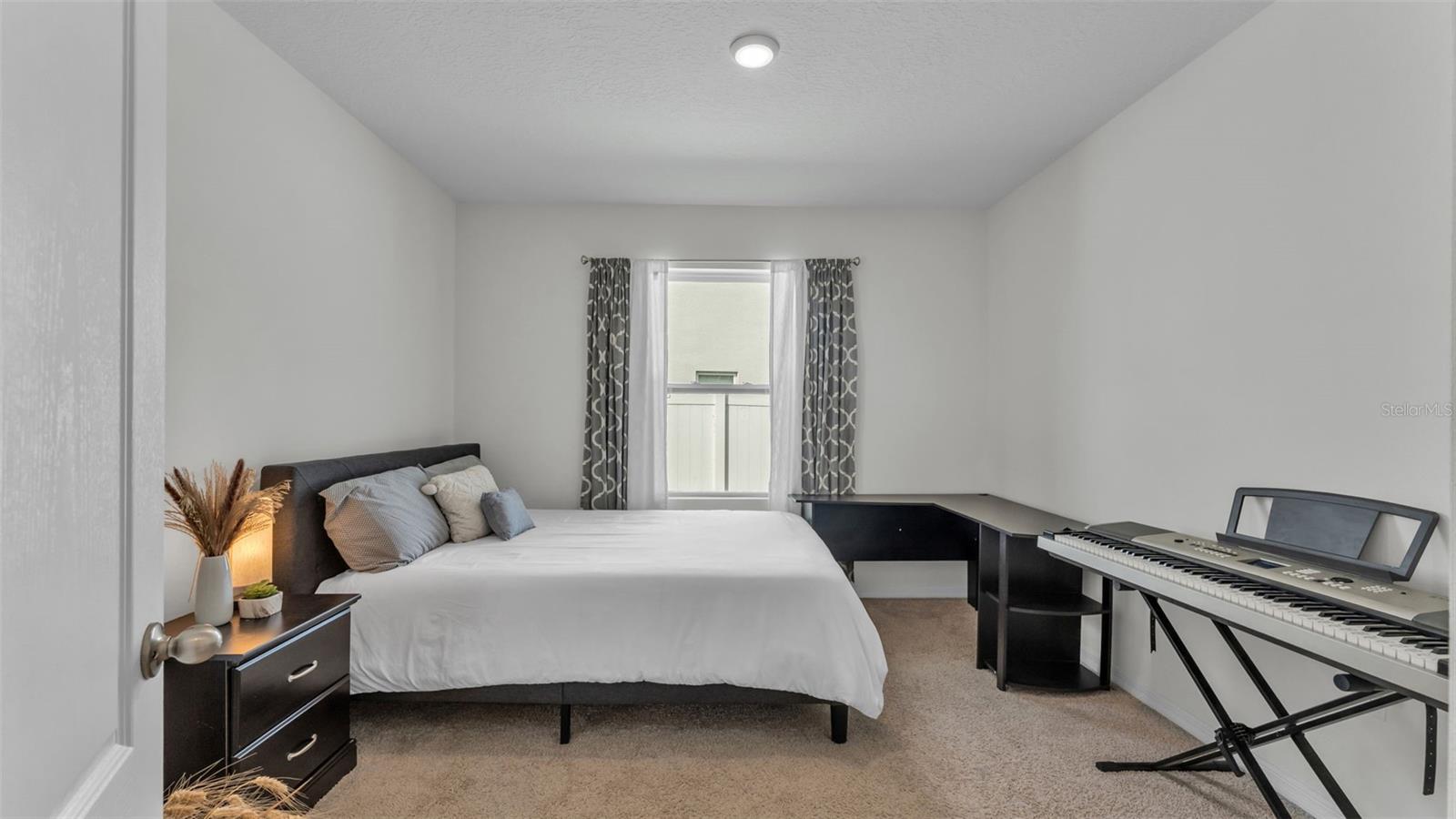 Image 14 of 50 For 182 St Thomas Drive