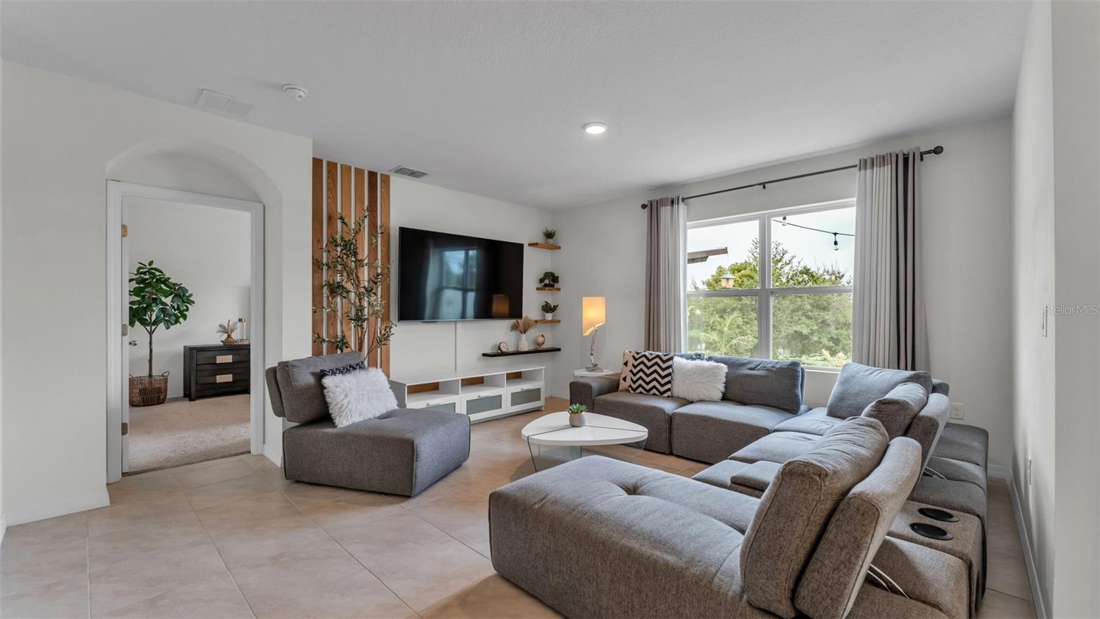 Image 25 of 50 For 182 St Thomas Drive