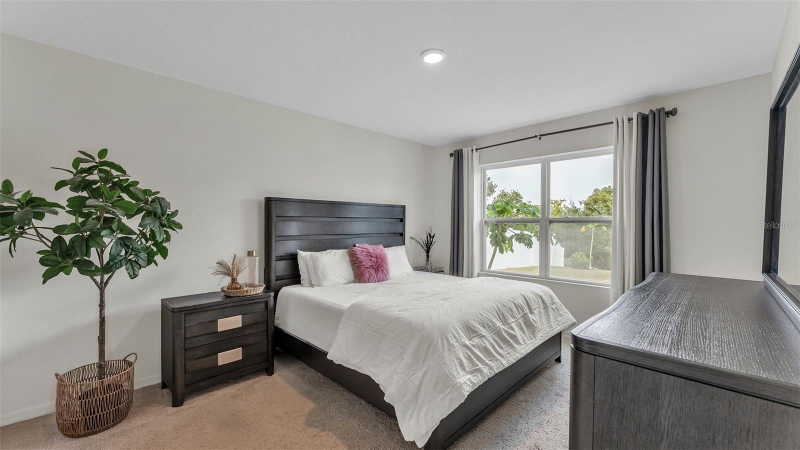 Image 29 of 50 For 182 St Thomas Drive