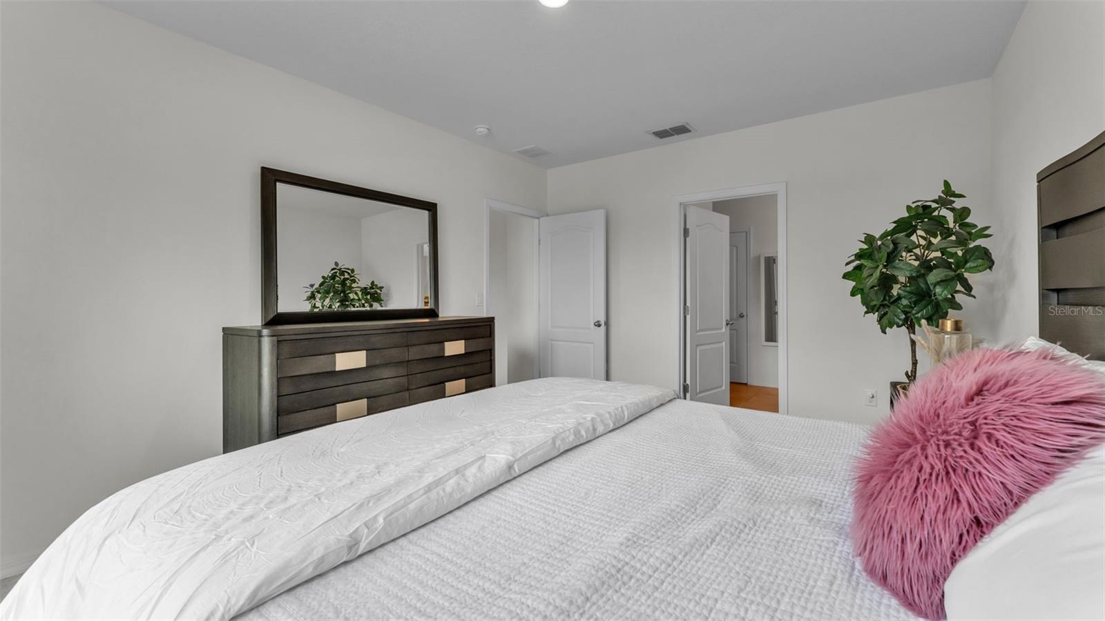 Image 31 of 50 For 182 St Thomas Drive