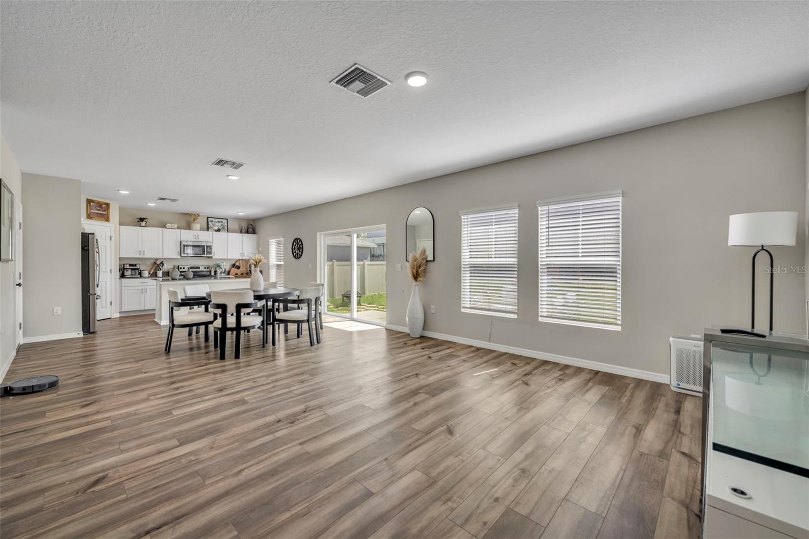 Image 10 of 47 For 2402 Oakwood Lane