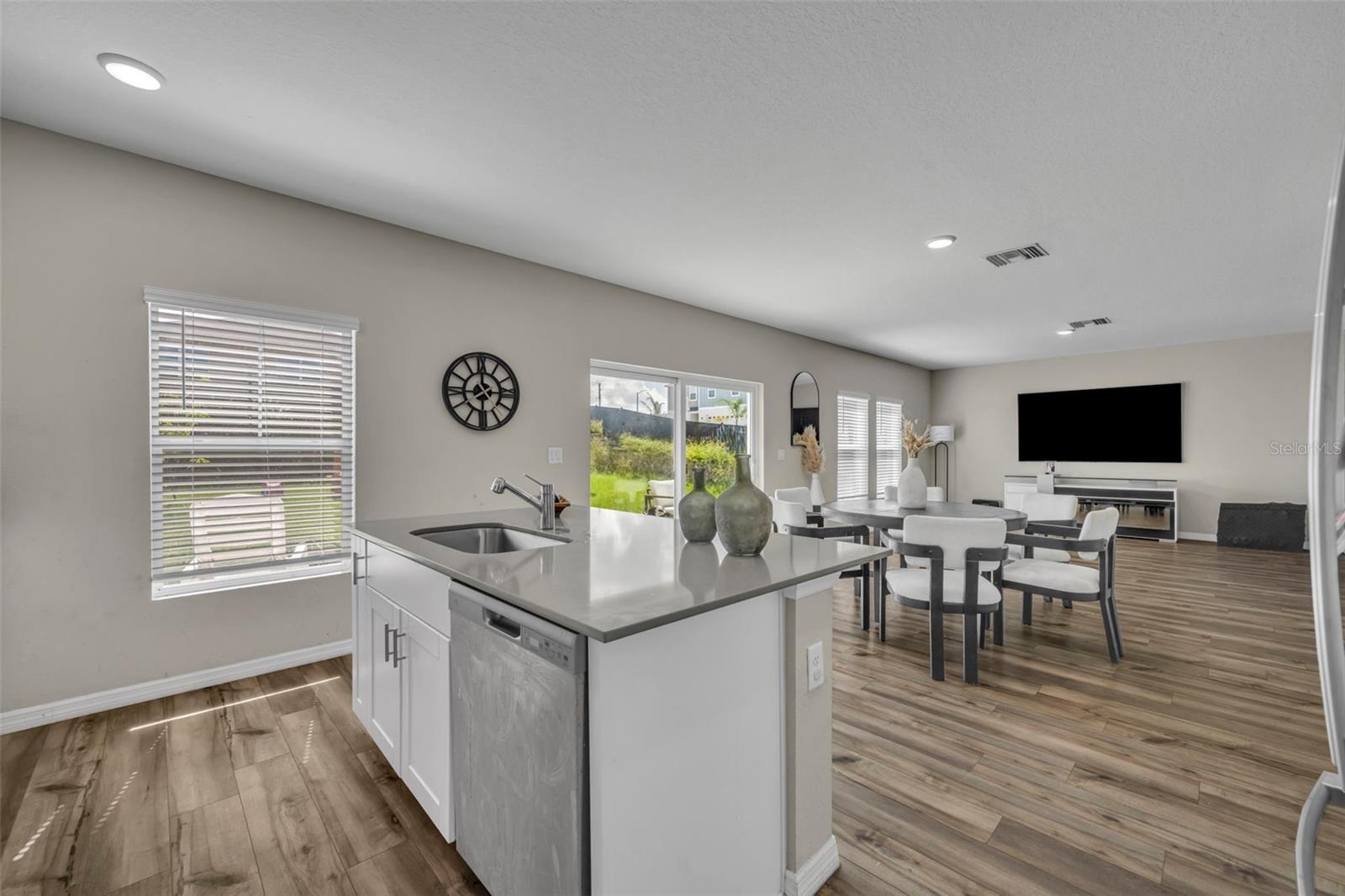 Image 18 of 47 For 2402 Oakwood Lane